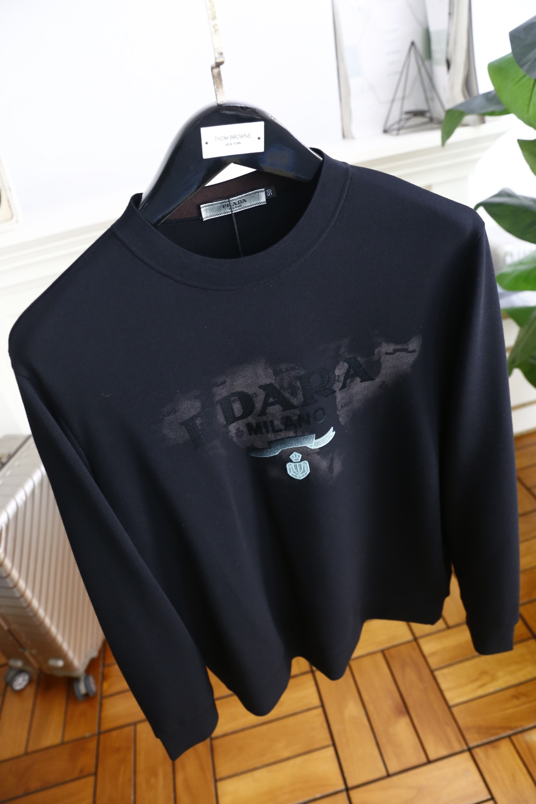 🔥普拉*/Pr*da.2025秋季新品男士套头卫衣！奢华经典品牌字母LOGO搭配👍🏼采用高档顶级🔝面料，