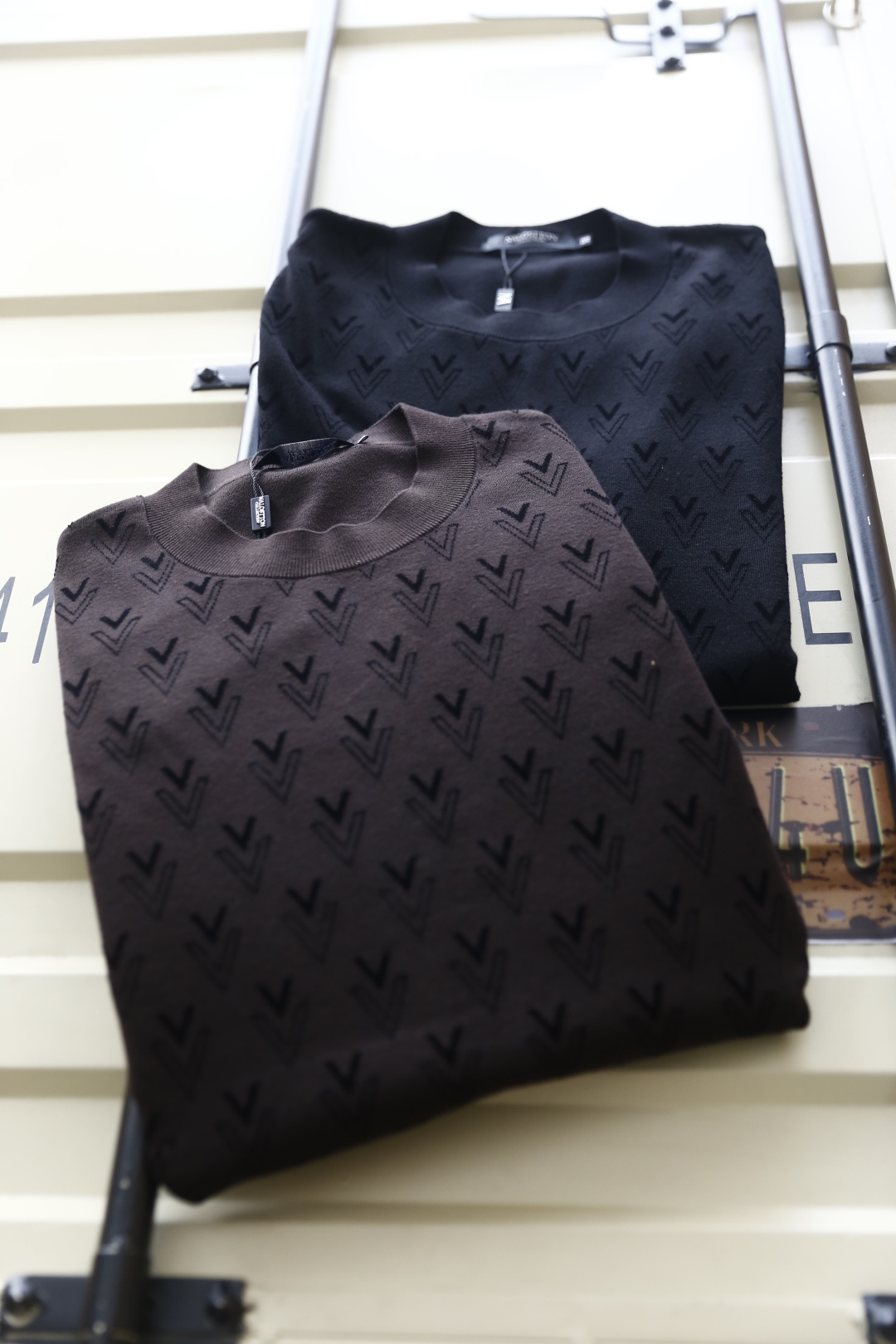 🔥华伦天奴.2025秋季新品男士长袖针织衫👍🏼独家呈现！奢华品牌元素LOGO搭配✅超级百搭极符合美学基调