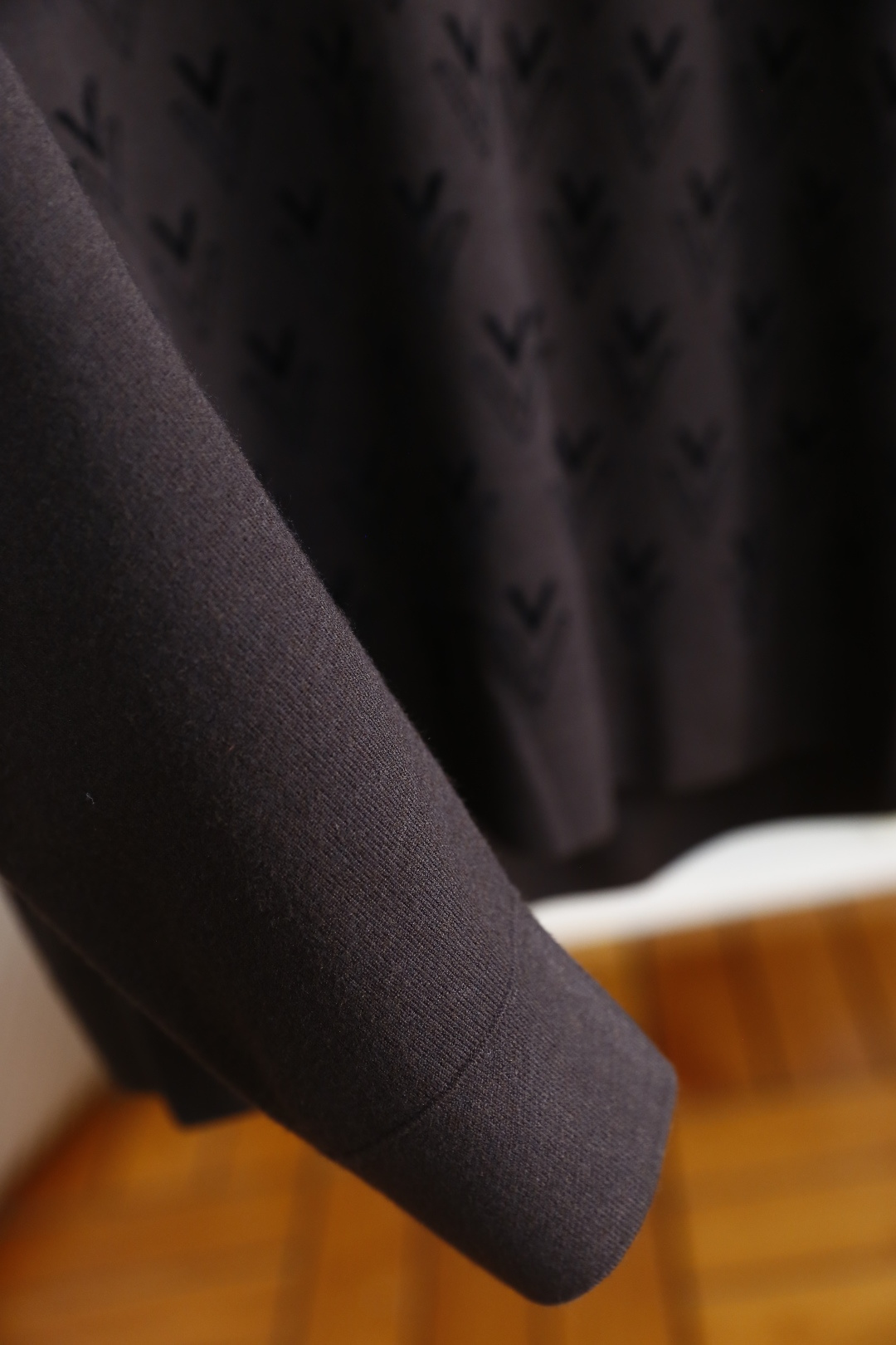 🔥华伦天奴.2025秋季新品男士长袖针织衫👍🏼独家呈现！奢华品牌元素LOGO搭配✅超级百搭极符合美学基调