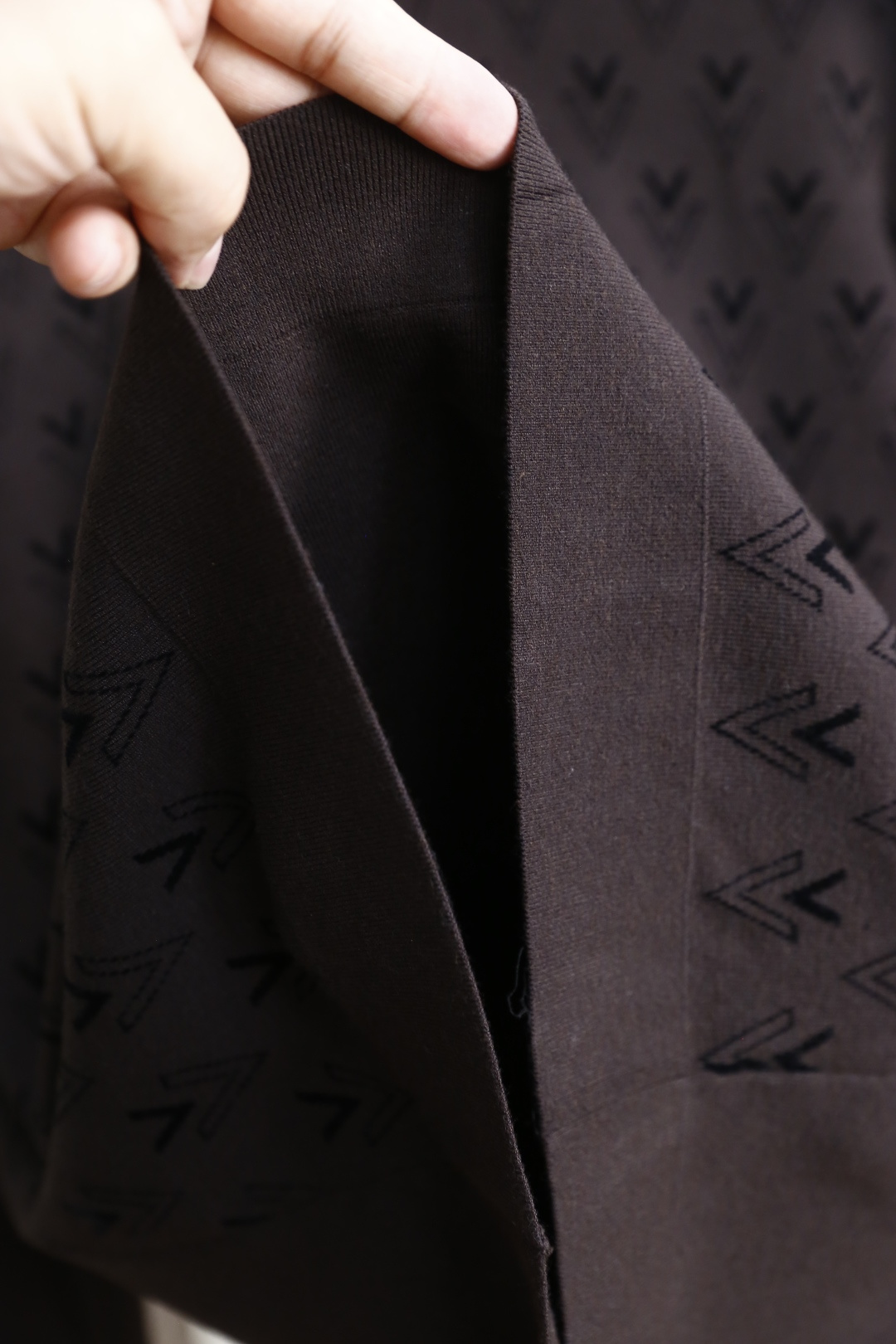 🔥华伦天奴.2025秋季新品男士长袖针织衫👍🏼独家呈现！奢华品牌元素LOGO搭配✅超级百搭极符合美学基调