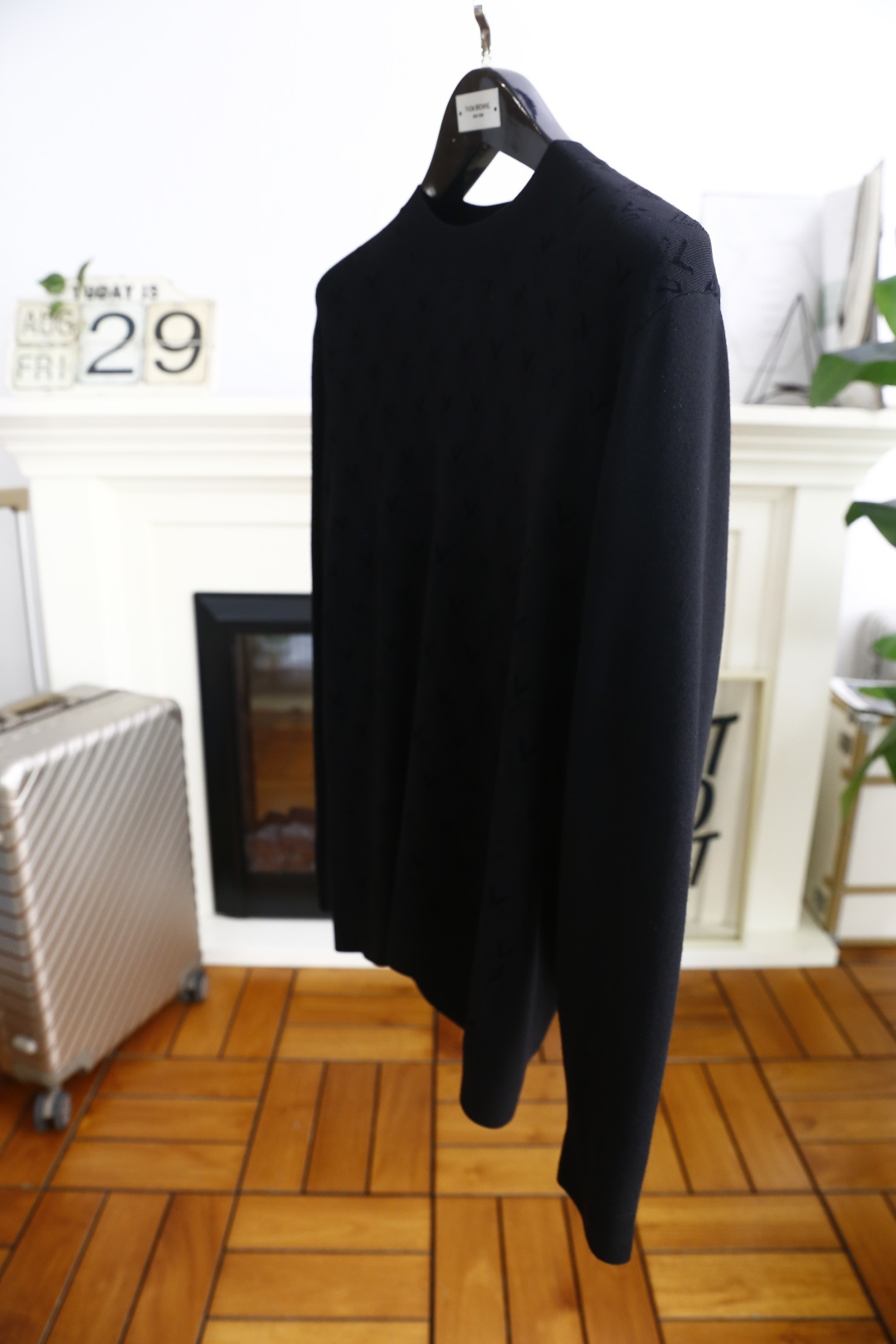 🔥华伦天奴.2025秋季新品男士长袖针织衫👍🏼独家呈现！奢华品牌元素LOGO搭配✅超级百搭极符合美学基调