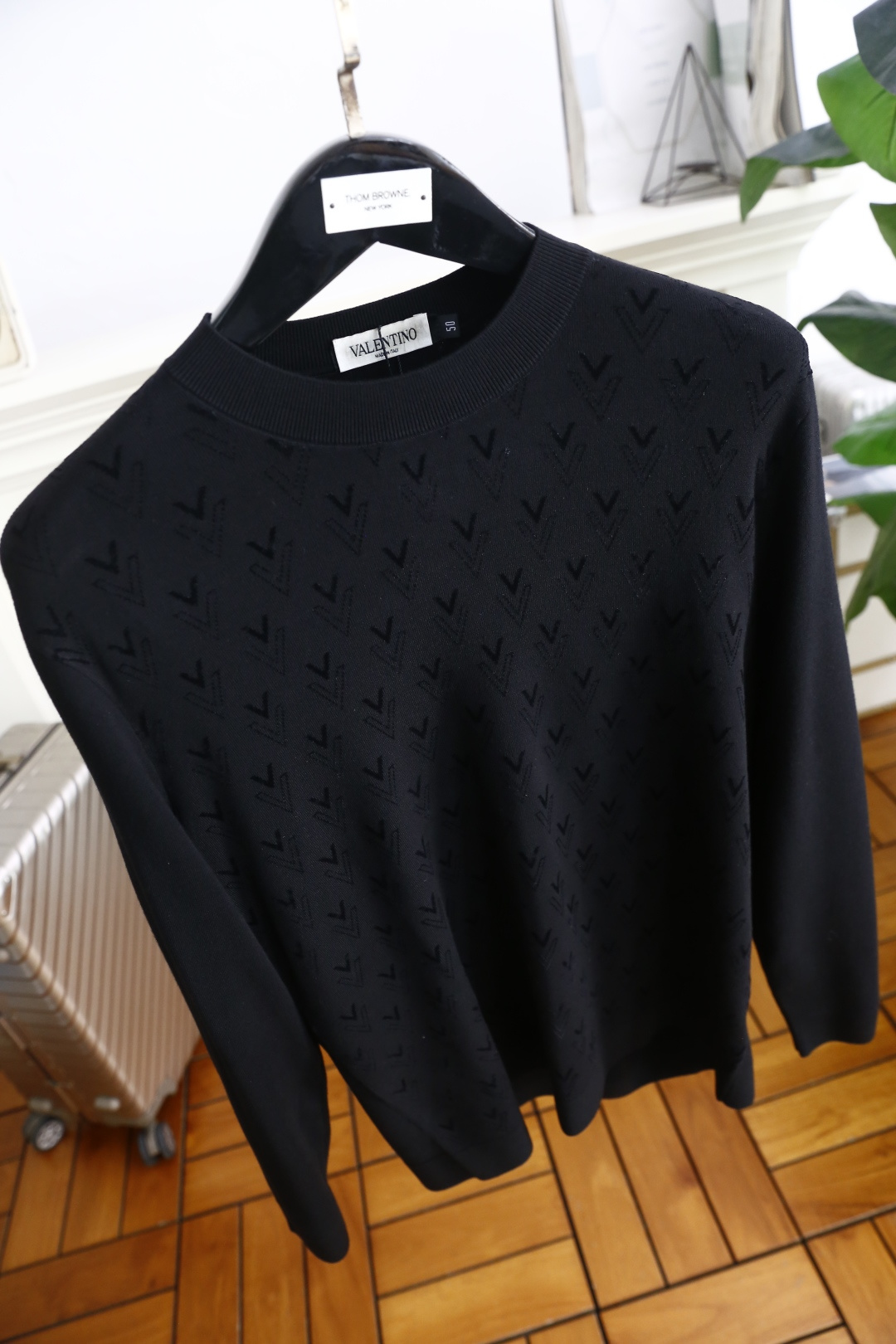 🔥华伦天奴.2025秋季新品男士长袖针织衫👍🏼独家呈现！奢华品牌元素LOGO搭配✅超级百搭极符合美学基调