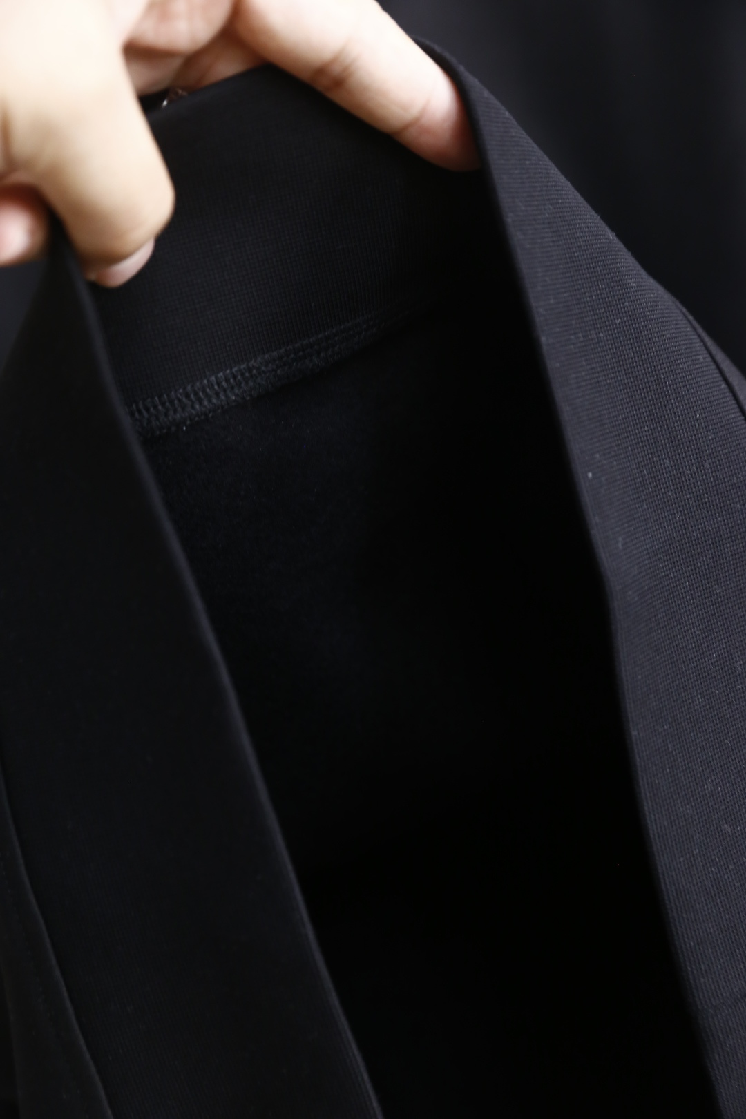 🔥葆蝶家/BV.2025秋季新品时尚男士圆领卫衣🔥奢华经典品牌元素设计！绝对经得起时间的考验！！采用高档