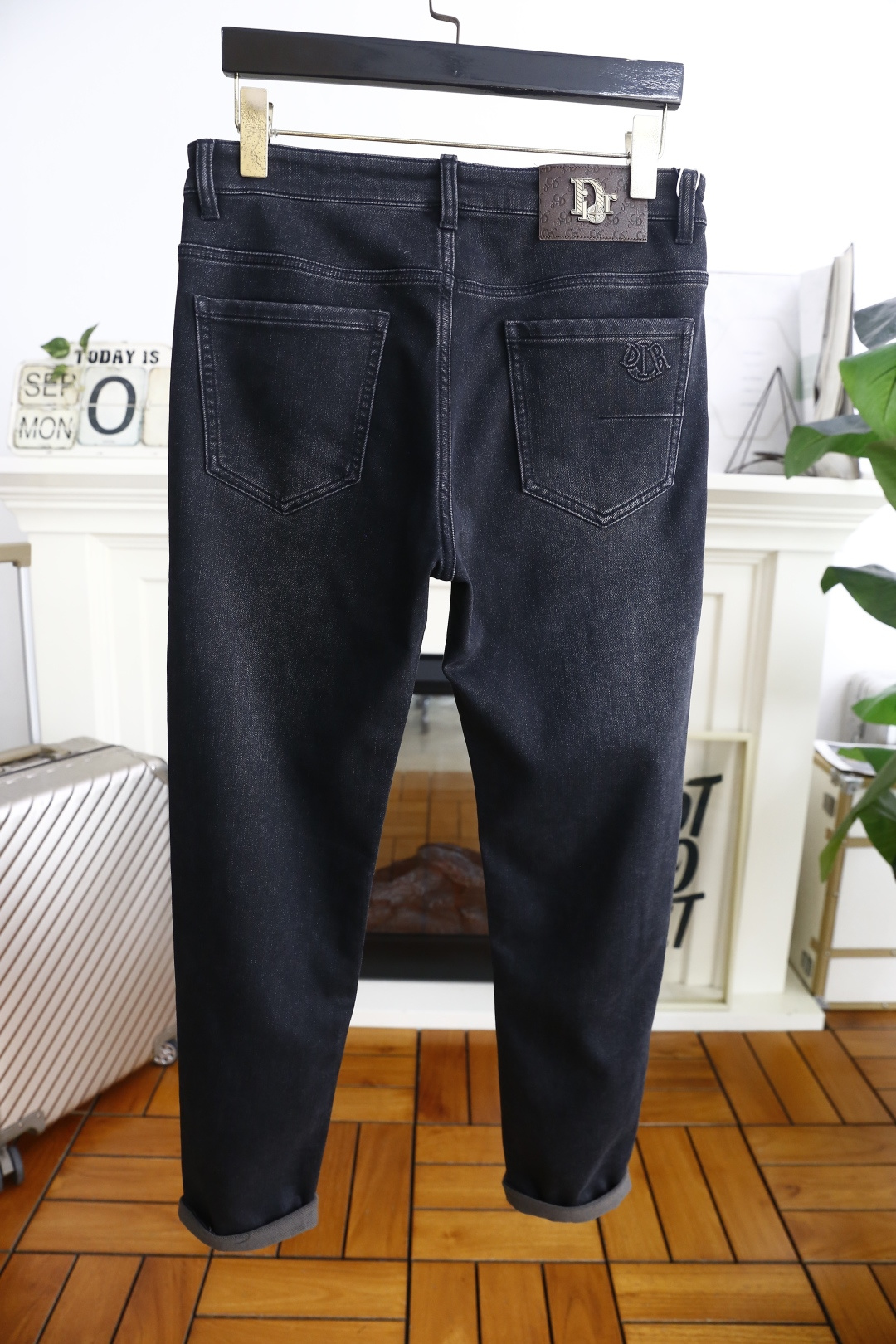 🔥迪奥/Christian Di*r.2025秋季新品时尚男士深色百搭牛仔裤👖采用客供水洗弹力牛仔裤！奢