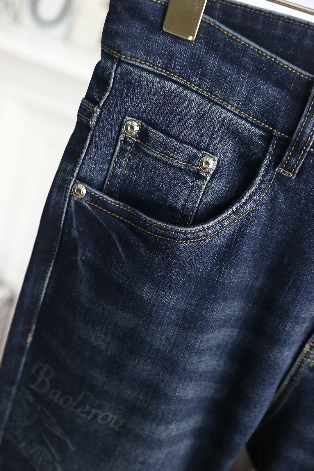 🔥巴宝丽/Burb*rry.25秋季新品时尚男士牛仔裤👖采用客供水洗弹力牛仔裤！奢华经典品牌战马Logo