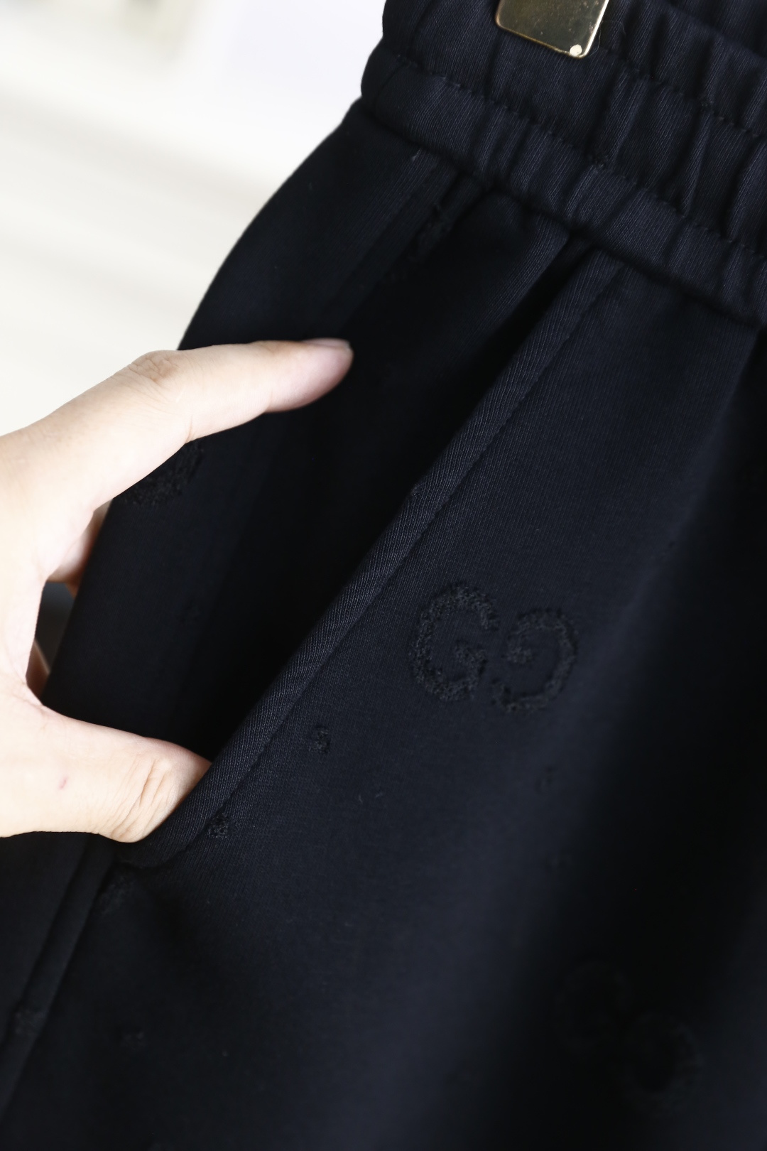 🔥古驰/Gu*ci.2025秋季时尚新品男士休闲裤！采用进口舒适保暖面料，奢华经典品牌LOGO设计 上身