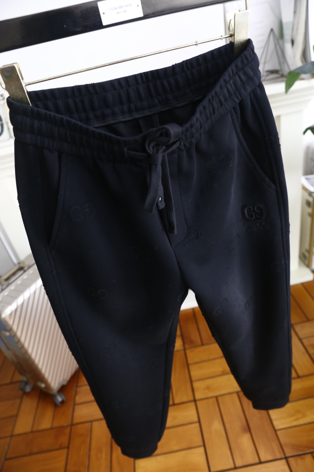 🔥古驰/Gu*ci.2025秋季时尚新品男士休闲裤！采用进口舒适保暖面料，奢华经典品牌LOGO设计 上身