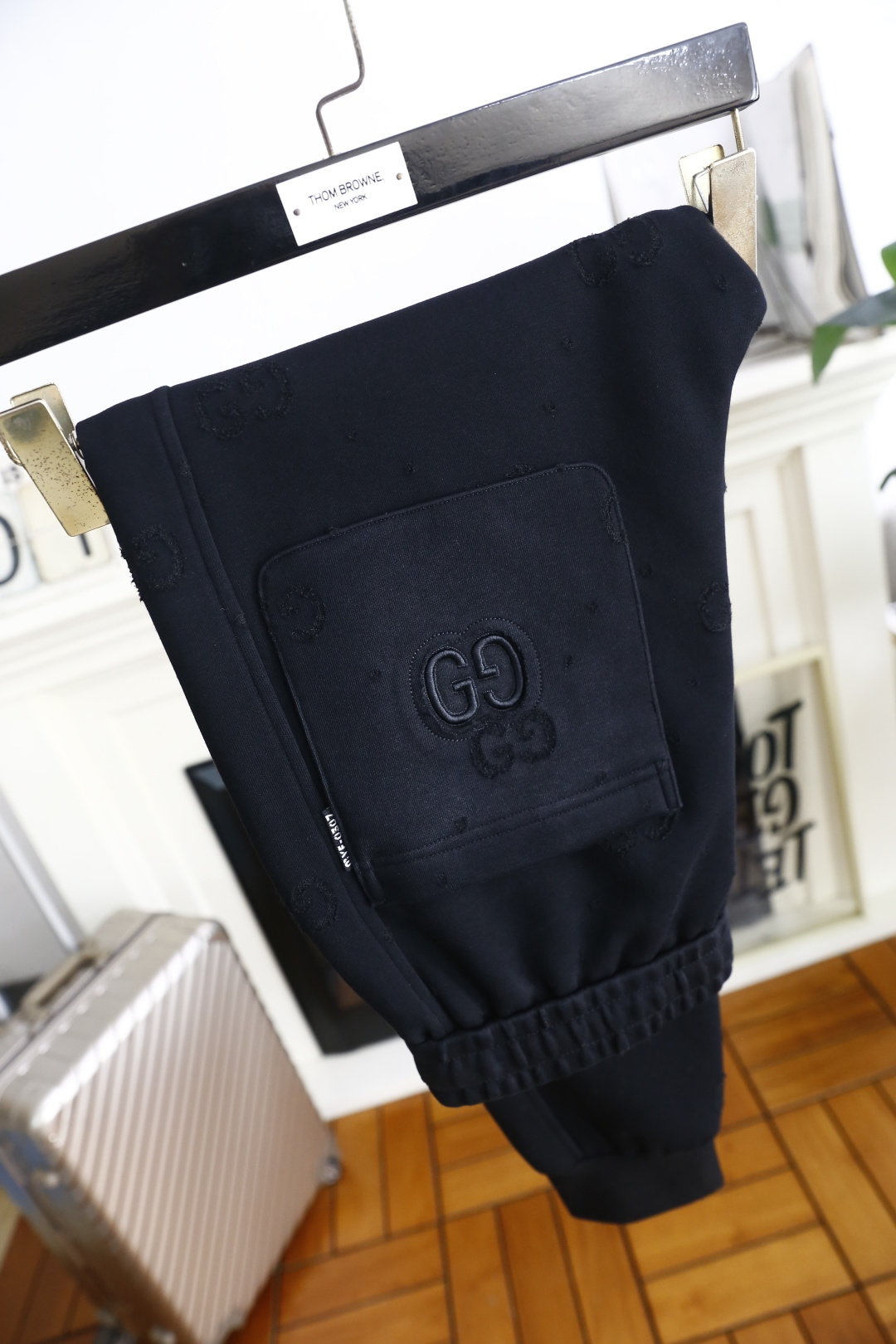 🔥古驰/Gu*ci.2025秋季时尚新品男士休闲裤！采用进口舒适保暖面料，奢华经典品牌LOGO设计 上身
