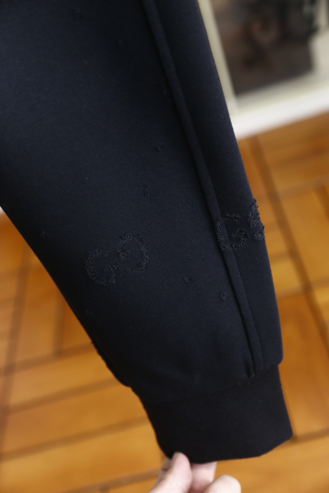 🔥古驰/Gu*ci.2025秋季时尚新品男士休闲裤！采用进口舒适保暖面料，奢华经典品牌LOGO设计 上身