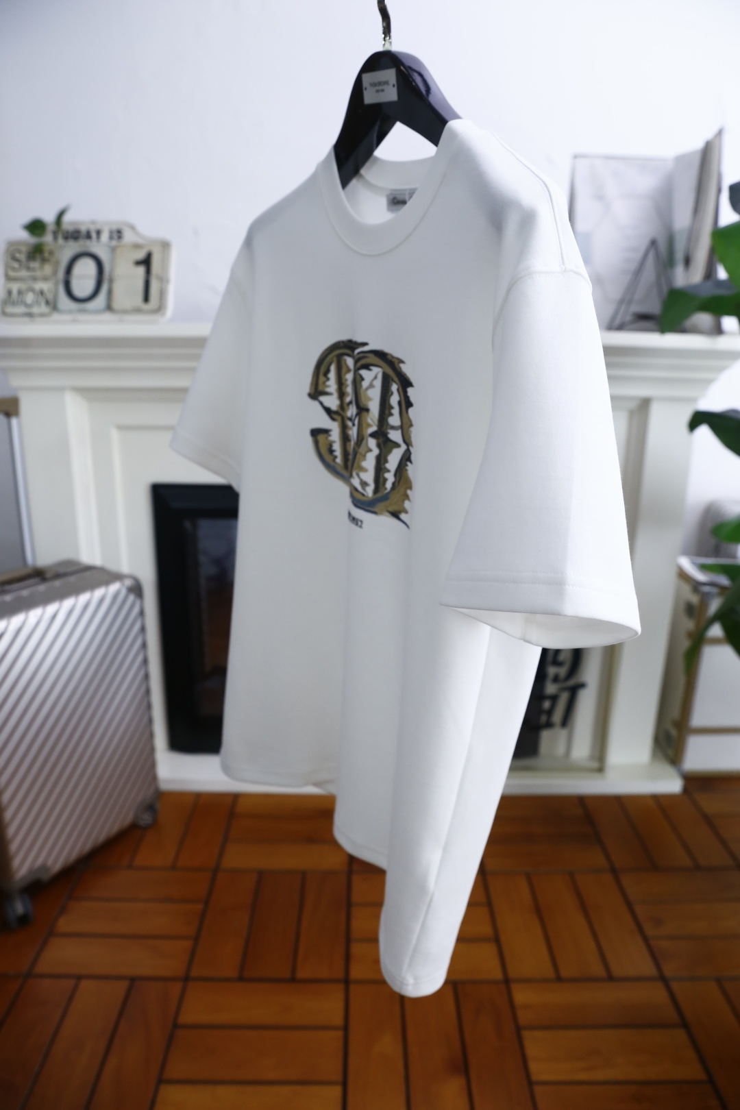 🔥瑟琳.2025秋季新品男士圆领短袖🍃胸前奢华品牌LOGO标识标注👍🏼上身就能体会这款设计带来的年轻与时