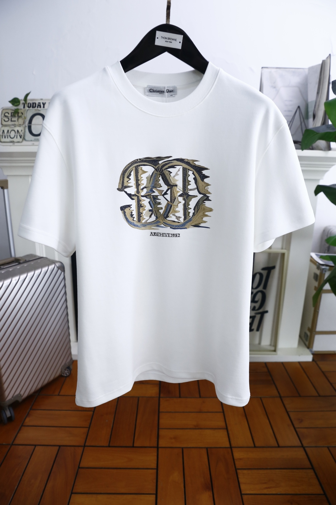 🔥瑟琳.2025秋季新品男士圆领短袖🍃胸前奢华品牌LOGO标识标注👍🏼上身就能体会这款设计带来的年轻与时