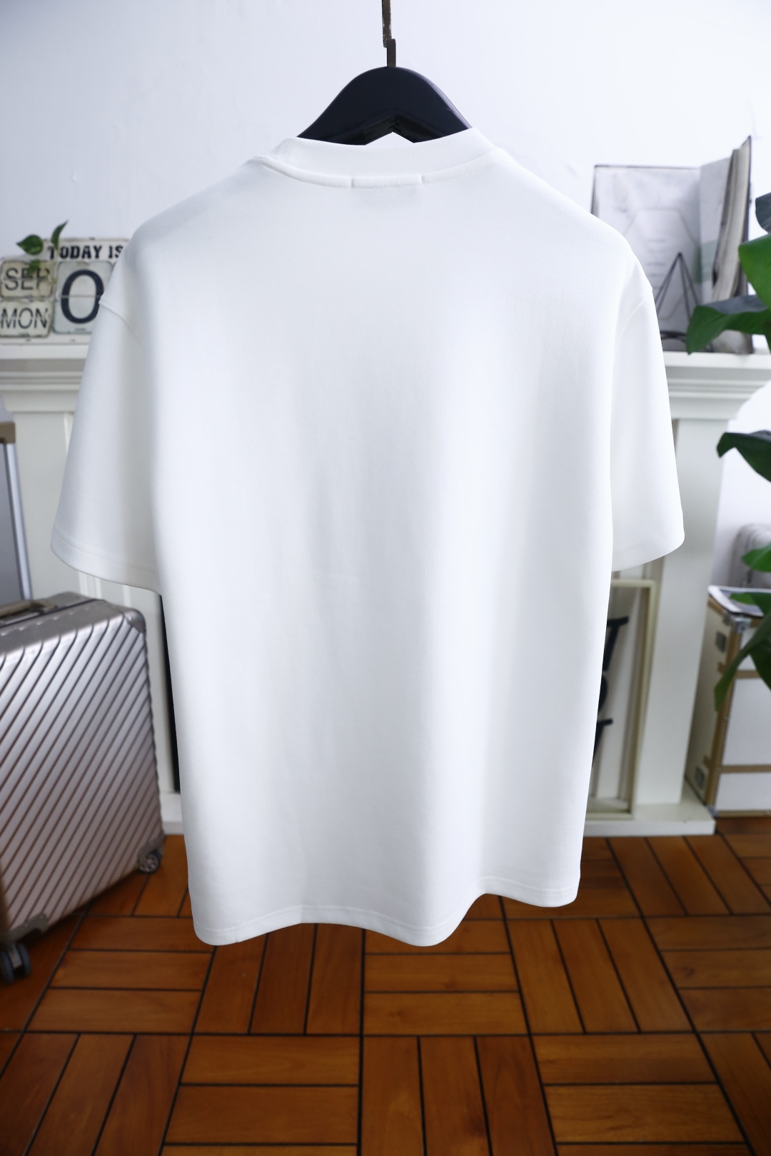 🔥瑟琳.2025秋季新品男士圆领短袖🍃胸前奢华品牌LOGO标识标注👍🏼上身就能体会这款设计带来的年轻与时