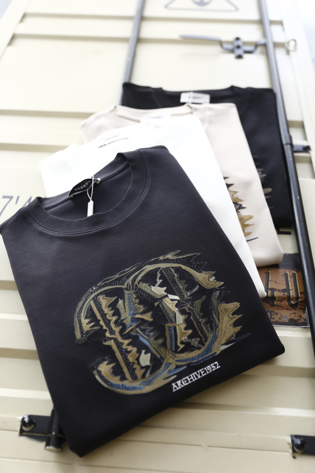 🔥瑟琳.2025秋季新品男士圆领短袖🍃胸前奢华品牌LOGO标识标注👍🏼上身就能体会这款设计带来的年轻与时