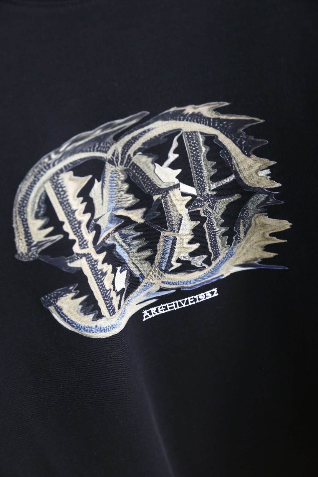 🔥瑟琳.2025秋季新品男士圆领短袖🍃胸前奢华品牌LOGO标识标注👍🏼上身就能体会这款设计带来的年轻与时