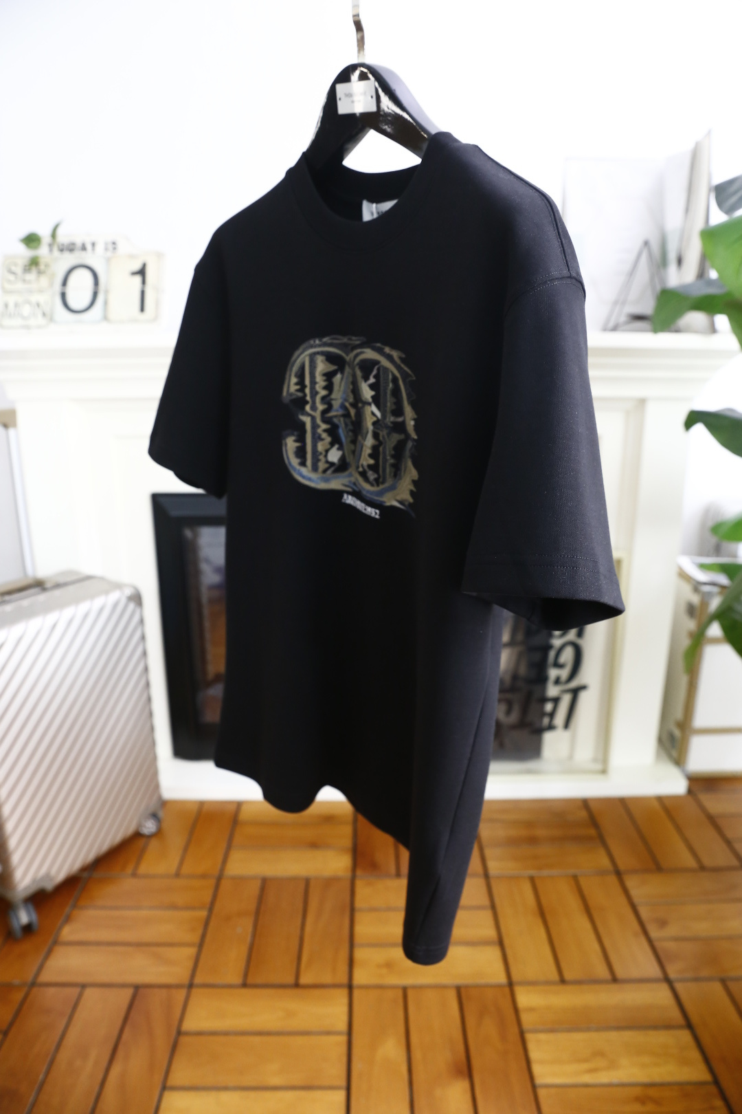 🔥瑟琳.2025秋季新品男士圆领短袖🍃胸前奢华品牌LOGO标识标注👍🏼上身就能体会这款设计带来的年轻与时