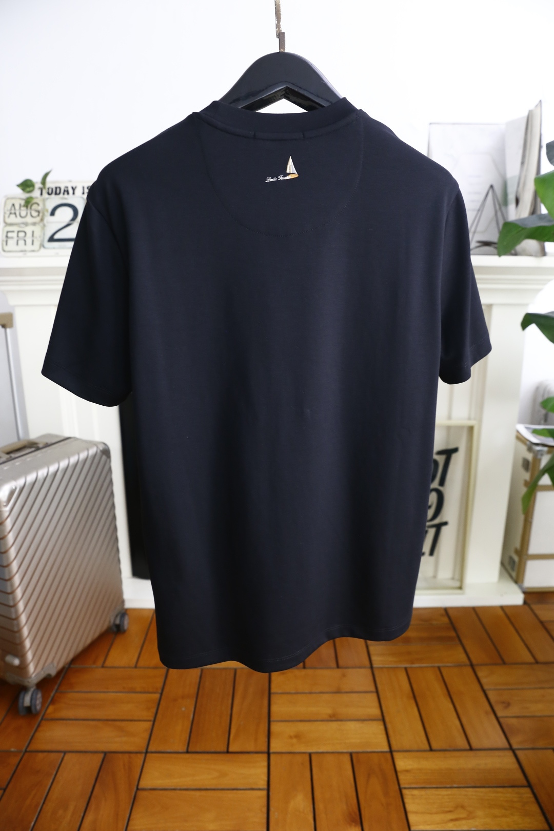 🔥路易威*/LV.2025秋季新款！时尚男士圆领短袖🍃采用进口舒适匹马棉面料👍衣橱里不可或缺的百搭利器，