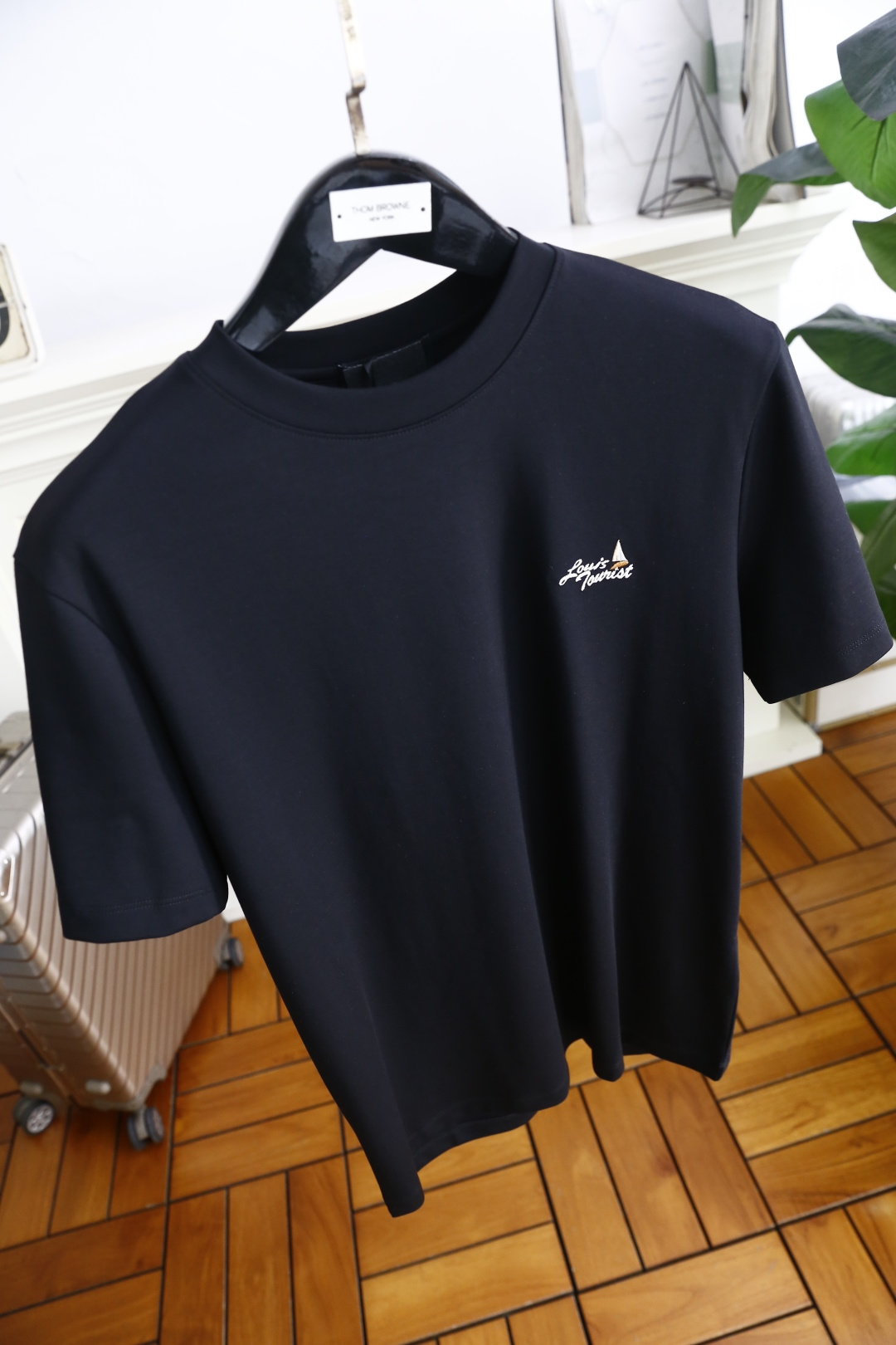 🔥路易威*/LV.2025秋季新款！时尚男士圆领短袖🍃采用进口舒适匹马棉面料👍衣橱里不可或缺的百搭利器，