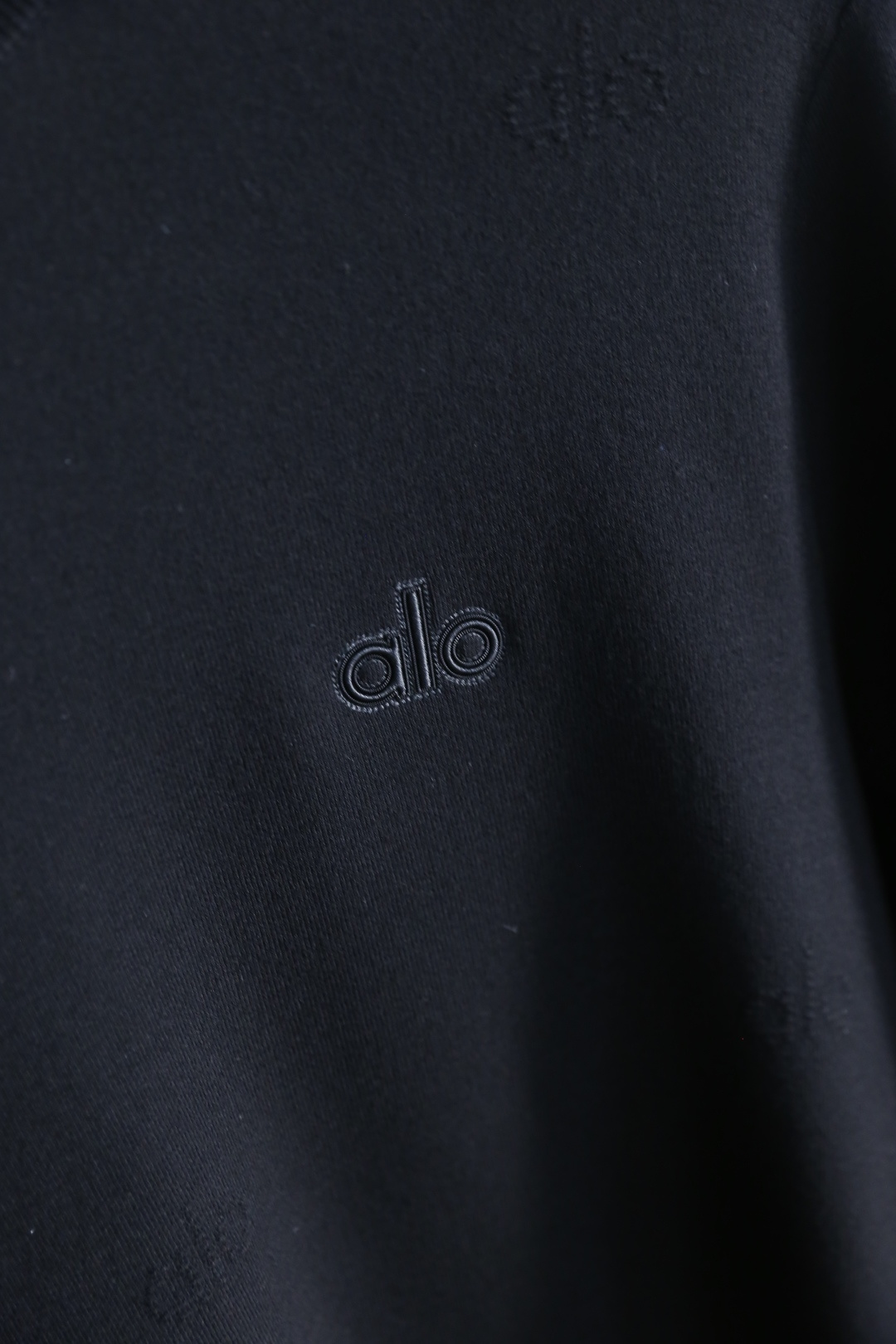 🔥alo.2025秋季新品男士长袖针织衫👍🏼独家呈现！奢华品牌字母LOGO搭配✅超级百搭极符合美学基调的