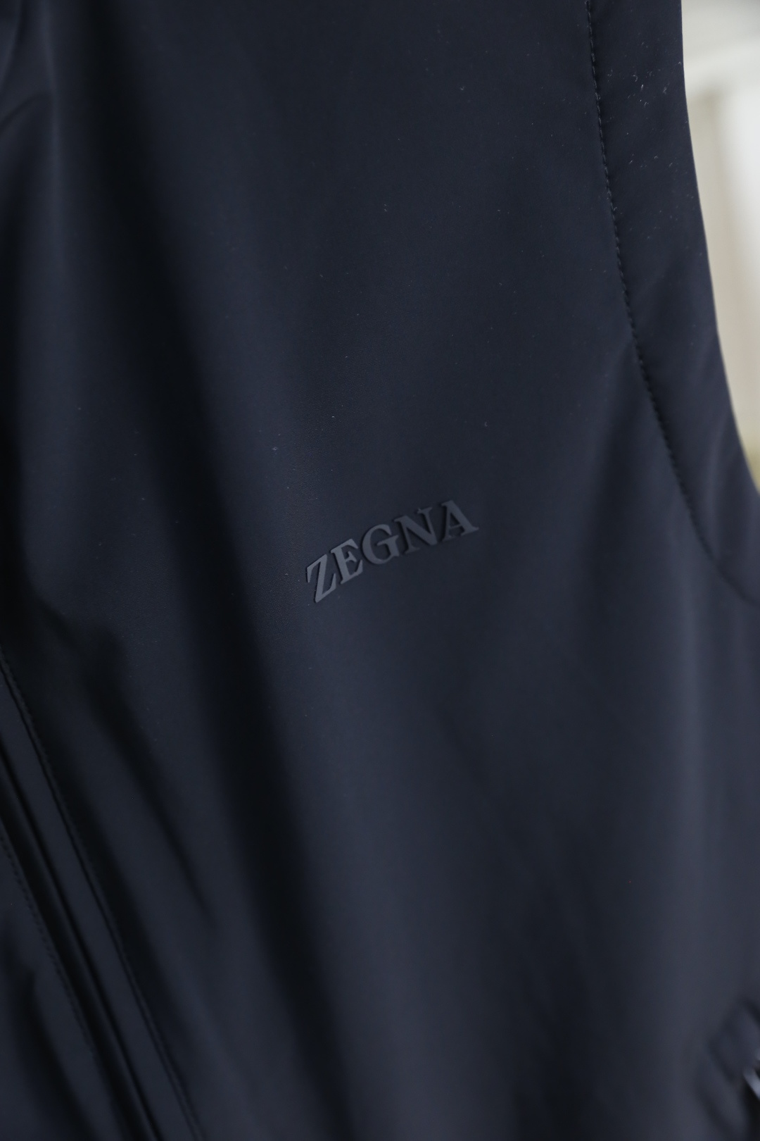 🔥杰尼*/Zeg*a.2025秋季新品🆕时尚原單男士立领马甲！简约时尚又不失细节感一款，奢华经典品牌字母