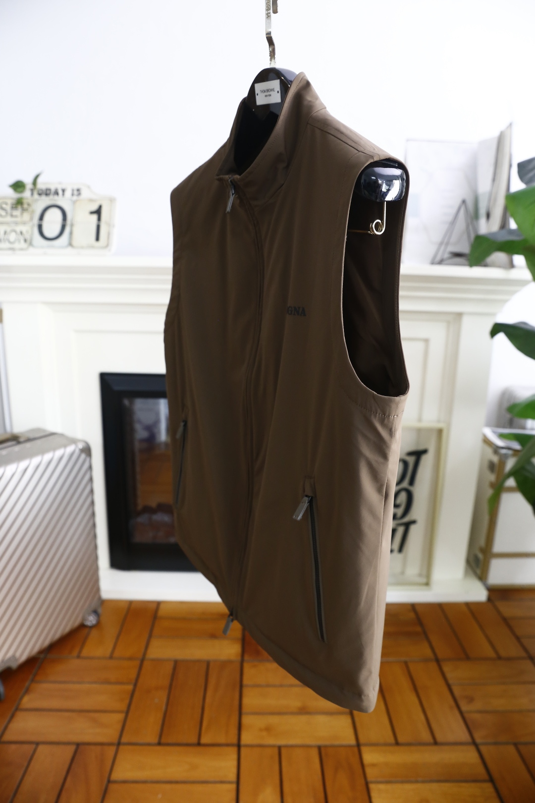 🔥杰尼*/Zeg*a.2025秋季新品🆕时尚原單男士立领马甲！简约时尚又不失细节感一款，奢华经典品牌字母