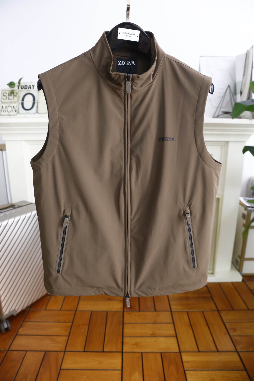 🔥杰尼*/Zeg*a.2025秋季新品🆕时尚原單男士立领马甲！简约时尚又不失细节感一款，奢华经典品牌字母