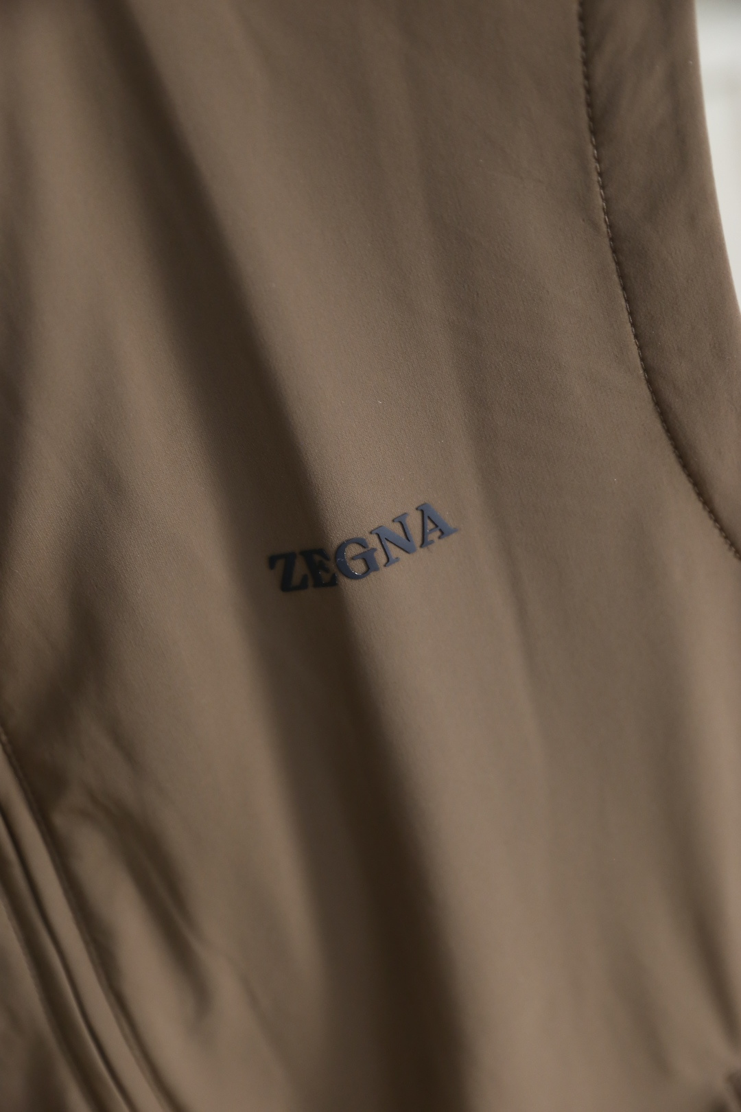 🔥杰尼*/Zeg*a.2025秋季新品🆕时尚原單男士立领马甲！简约时尚又不失细节感一款，奢华经典品牌字母