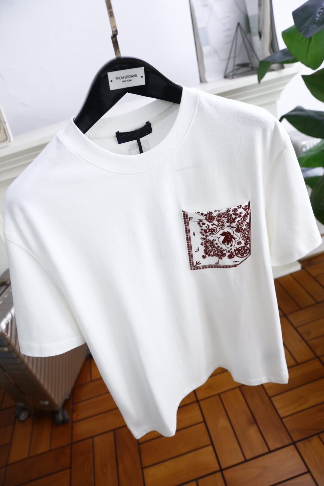 🔥路易威*/LV.2025秋季新品男士圆领短袖🍃胸前奢华品牌定制LOGO标识标注👍🏼上身就能体会这款设计