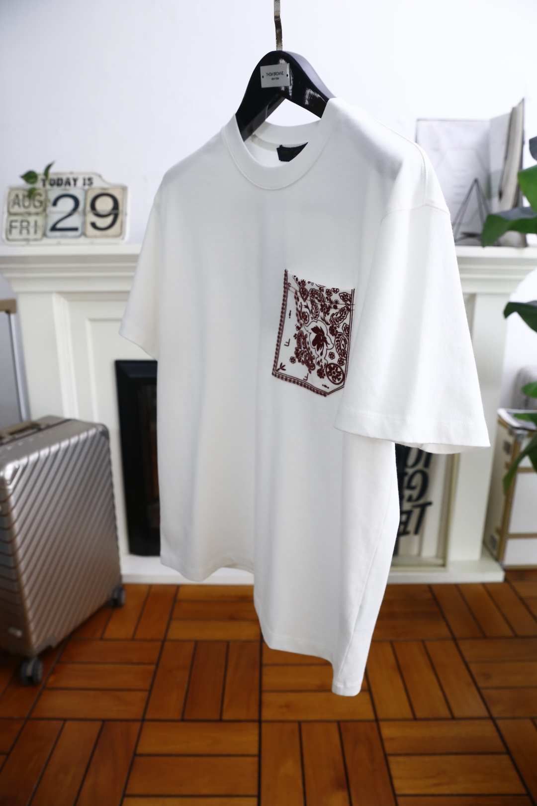 🔥路易威*/LV.2025秋季新品男士圆领短袖🍃胸前奢华品牌定制LOGO标识标注👍🏼上身就能体会这款设计