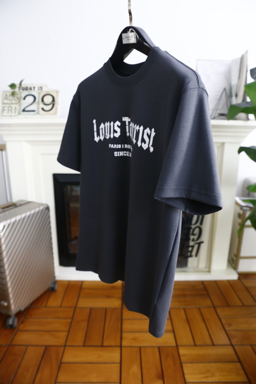 🔥路易威*/LV.25秋季男士时尚圆领短袖🍃采用进口舒适棉面料👍衣橱里不可或缺的百搭利器，市面罕见类型，
