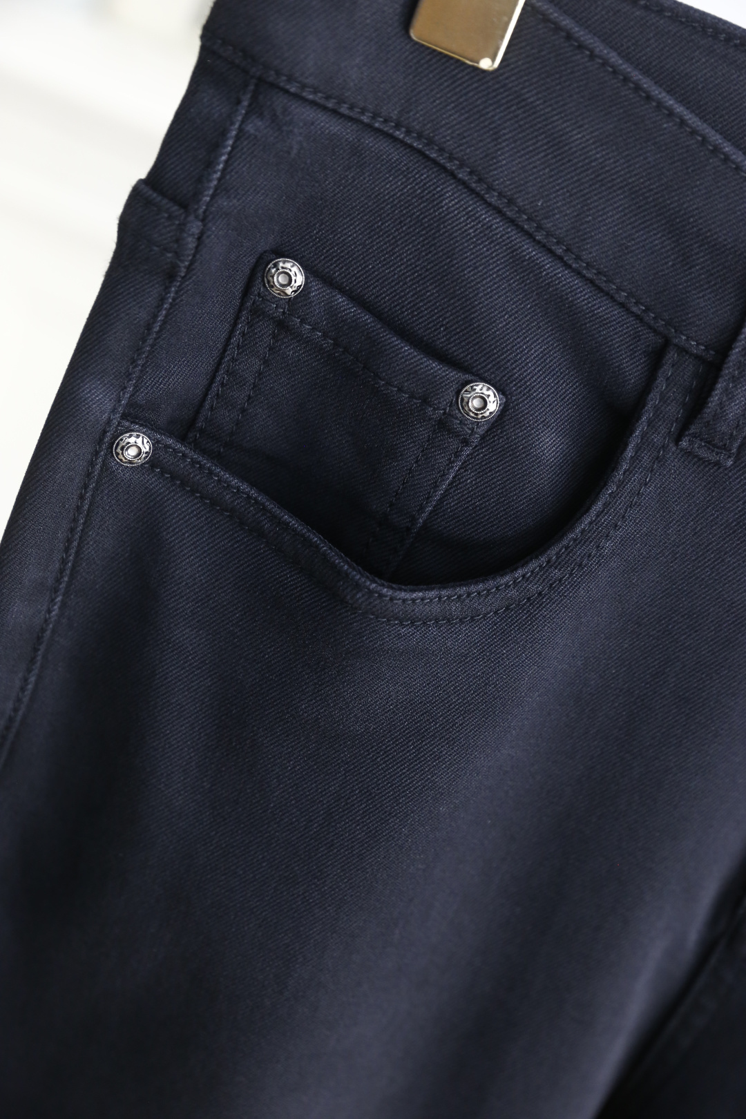 🔥阿玛*/Ar*ani.2025秋季新品时尚男士深色百搭牛仔裤👖采用客供水洗弹力牛仔裤！奢华经典品牌飞鹰