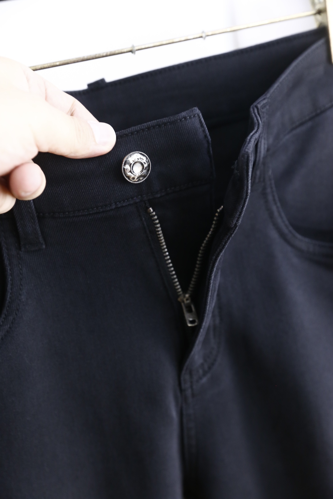 🔥阿玛*/Ar*ani.2025秋季新品时尚男士深色百搭牛仔裤👖采用客供水洗弹力牛仔裤！奢华经典品牌飞鹰