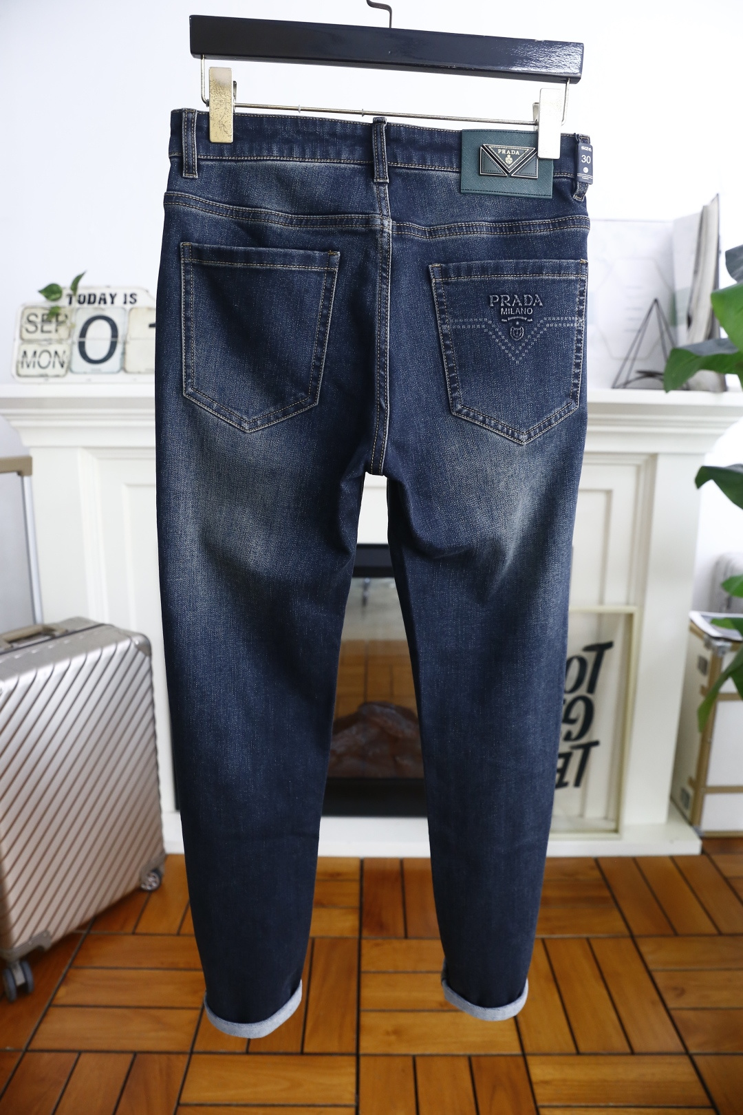 🔥普拉*/Pr*da.25秋季新品时尚男士牛仔裤👖采用客供水洗弹力牛仔裤！奢华经典三角标Logo设计！时