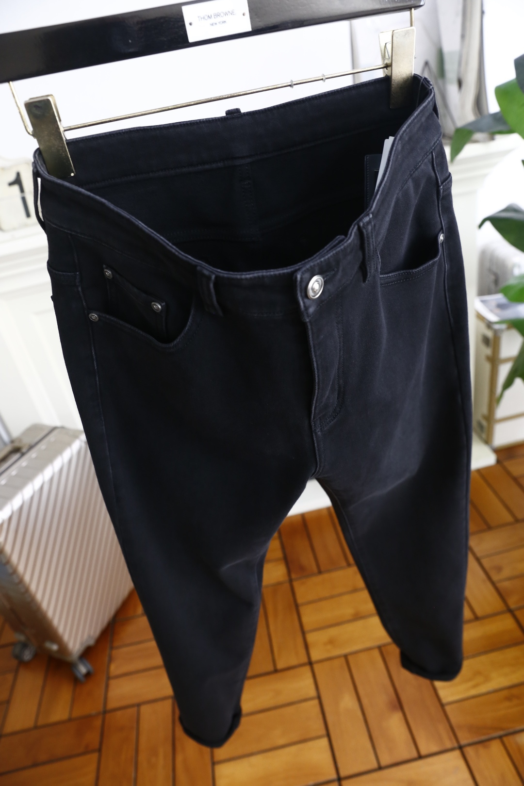 🔥TF.2025秋季新品时尚男士深色百搭牛仔裤👖采用客供水洗弹力牛仔裤！奢华经典品牌字母Logo标志彰显