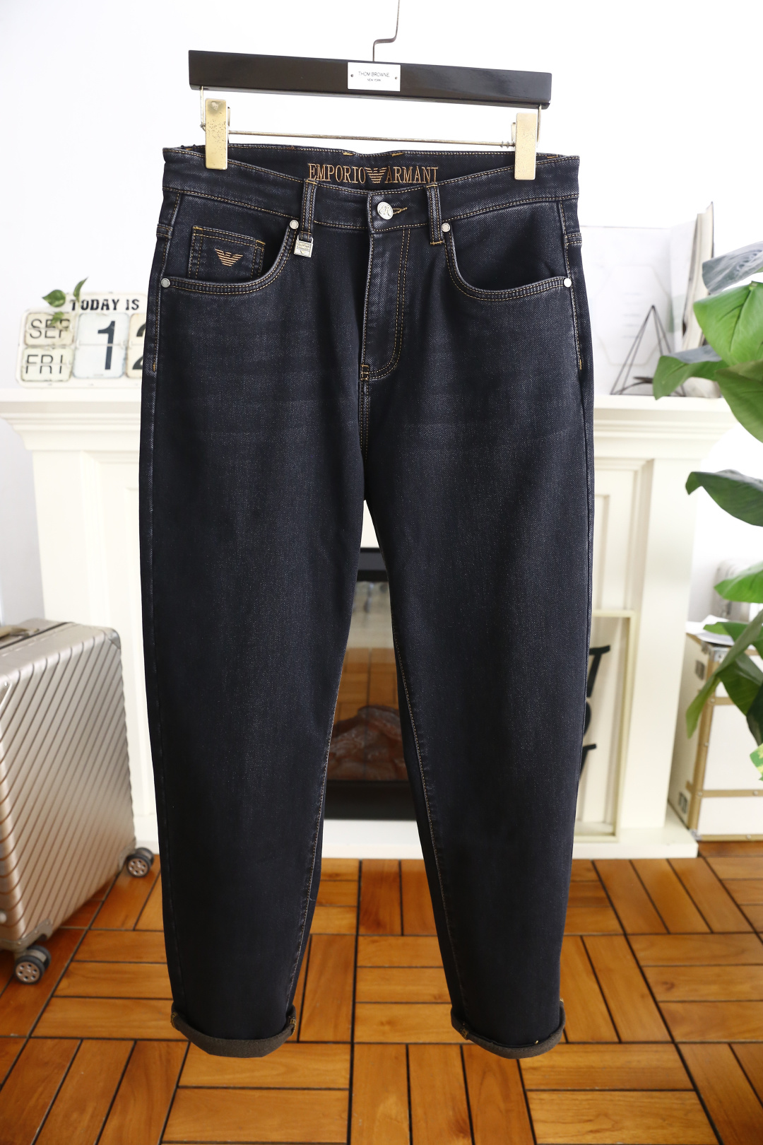 NO:524641,Ama*/AJ. 2025 autumn new style and classic men's jeans are made of customer-supplied wash stretch jeans!  Luxury classic brand Feiying Logo design!  Fashion trends have therefore become one of the biggest selling points and are extremely cost-effective. There is no confusion or trouble of color conflict. Such a rich high-end jeans are absolutely fashionable, casual and versatile!  A must-have for trendy men!  The counter size is 29-40, and there are 35!  Shipping the next day!  , jeans,alexander wang19860909阿玛*/AJ. 2025秋季新款时尚经典男士牛仔裤采用客供水洗弹力牛仔裤！奢华经典品牌飞鹰Logo设计！时尚潮流因此已成为最大卖点之一而性价比又极高,没有颜色冲突的困惑或困扰,这么一款丰富内练高端牛仔裤,绝对时尚休闲百搭款！潮男必备！专柜尺码29-40,有35！隔天出货！,,jeans,alexander wang,Men's clothing