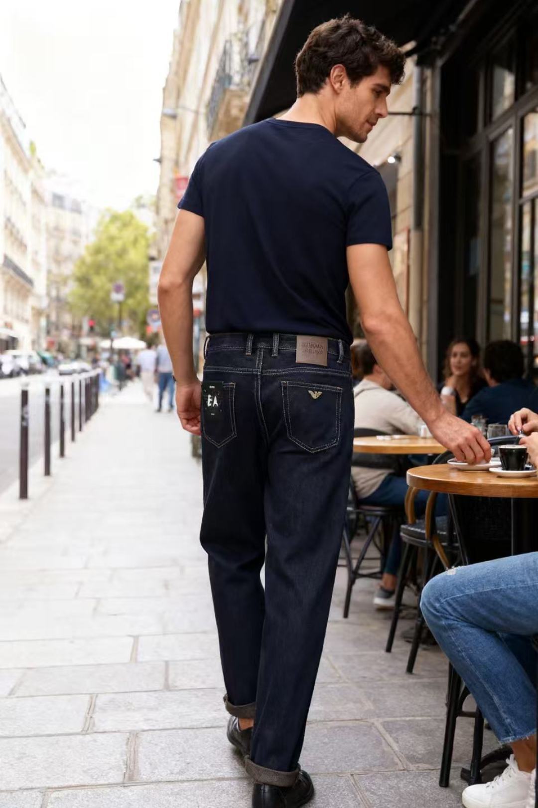 NO:525637,Ama*/AJ. 2025 autumn new style and classic men's jeans are made of customer-supplied wash stretch jeans!  Luxury classic brand Feiying Logo design!  Fashion trends have therefore become one of the biggest selling points and are extremely cost-effective. There is no confusion or trouble of color conflict. Such a rich high-end jeans are absolutely fashionable, casual and versatile!  A must-have for trendy men!  The counter size is 29-40, and there are 35!  Shipping the next day!  , jeans,alexander wang19860909阿玛*/AJ. 2025秋季新款时尚经典男士牛仔裤采用客供水洗弹力牛仔裤！奢华经典品牌飞鹰Logo设计！时尚潮流因此已成为最大卖点之一而性价比又极高,没有颜色冲突的困惑或困扰,这么一款丰富内练高端牛仔裤,绝对时尚休闲百搭款！潮男必备！专柜尺码29-40,有35！隔天出货！,,jeans,alexander wang,Men's clothing