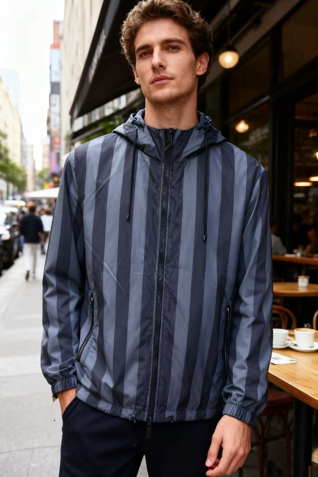 NO:525617,Fendi/Fe*di. 2025 autumn and winter new product top-level original single men's double-sided wearable jacket!  Fashionable hooded design top-level private custom fabric, luxurious classic brand letter LOGO design, classic contrasting striped elements are matched with comfortable and exquisite craftsmanship, excellent warmth, and excellent upper body effect, fully reflecting the temperament and taste of a man, fashionable and elegant, and aristocratic background!  Simple and delicate design, perfect cutting, meticulous material, soft and comfortable feel, gorgeous colors, and atmospheric!  Counter size 48-56, shipped the next day!  ,fendi,jackets & coats,hats,alexander wang19860909芬迪/Fe*di. 2025秋冬新品顶级原单男款双面可穿夹克！时尚连帽设计顶级私人订制面料,奢华经典品牌字母LOGO设计,经典撞色条纹元素搭配上身舒适工艺精致,保暖极佳,上身效果极佳 ,充分体现男人的气质与品位,时尚优雅,贵族底蕴！简洁细腻的设计,裁剪完美 用料一丝不苟 手感柔软舒适 华丽色彩 彰显大气！专柜尺码48-56,隔天出货！,,fendi,jackets & coats,hats,alexander wang,Men's clothing