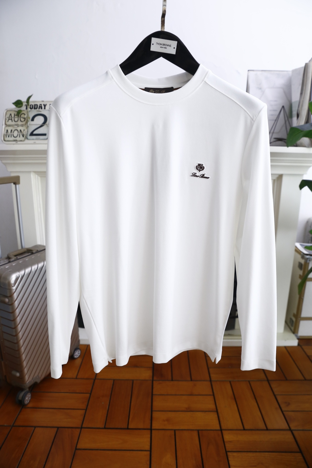 NO:525624,LP. 2025 autumn new product fashionable men's round neck long sleeves luxury classic LOGO design on the chest!  It definitely stands the test of time!  !  It uses high-end modal fabric and super comfortable fabric, which is very classy and must be purchased if you understand the goods!  The style and tailoring are slim styles, which are very exquisite, showing aura and highlighting the exquisiteness of business men. This is the unique feature, just right slim fit, and the upper body effect is very good!  Counter size M-3XL, shipped the next day!  loro piana alexander wang19860909LP. 2025秋季新品时尚男士圆领长袖胸前奢华经典LOGO设计！绝对经得起时间的考验！！采用高档莫代尔面料,超舒适面料,非常显档次懂货的必须入！版型剪裁属于修身款 非常精致,显气场,又会凸显商务男士的精致,这就是独到之处,恰到好处的修身,上身效果非常赞！专柜尺码M-3XL,隔天出货！,,loro piana,alexander wang,Men's clothing