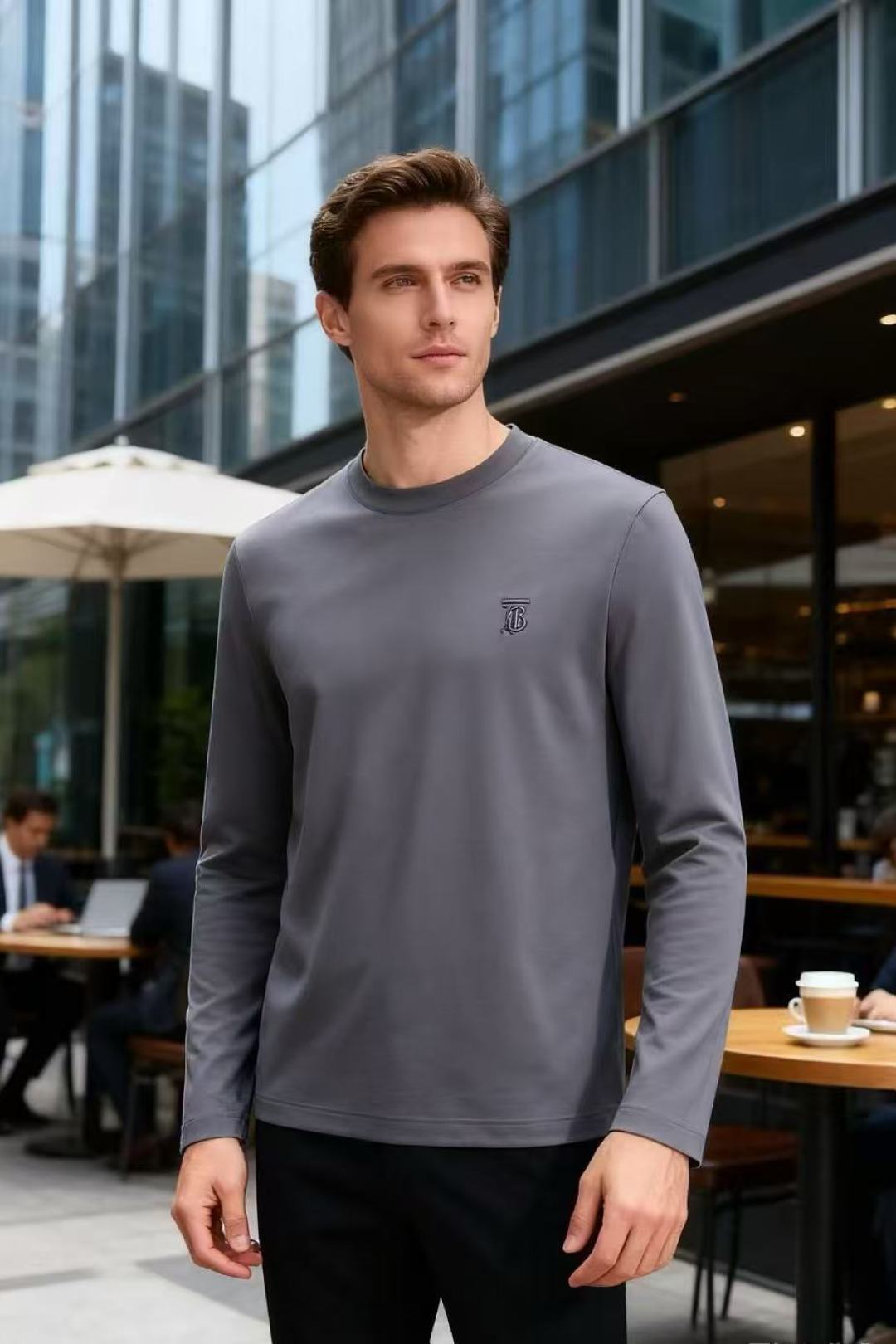 NO:526737,Burbe*ry. 2025 autumn new product fashionable men's round neck long sleeves luxury brand letter LOGO design on the chest!  It definitely stands the test of time!  !  It uses high-end and comfortable custom-made cotton fabrics, super comfortable fabrics, which are very classy and must be purchased if you understand the goods!  The style and tailoring are slim styles, which are very exquisite, showing aura and highlighting the exquisiteness of business men. This is the unique feature, the right slim fit, and the upper body effect is very good!  The counter size M-4XL is half a size!  Shipping the next day!  ,burberry,burberry,alexander wang19860909巴宝丽/Burbe*ry. 2025秋季新品时尚男士圆领长袖胸前奢华品牌字母LOGO设计！绝对经得起时间的考验！！采用高档舒适定制棉面料,超舒适面料,非常显档次懂货的必须入！版型剪裁属于修身款 非常精致,显气场,又会凸显商务男士的精致,这就是独到之处,恰到好处的修身,上身效果非常赞！专柜尺码M-4XL,偏小半码！隔天出货！,,burberry,burberry,alexander wang,Men's clothing