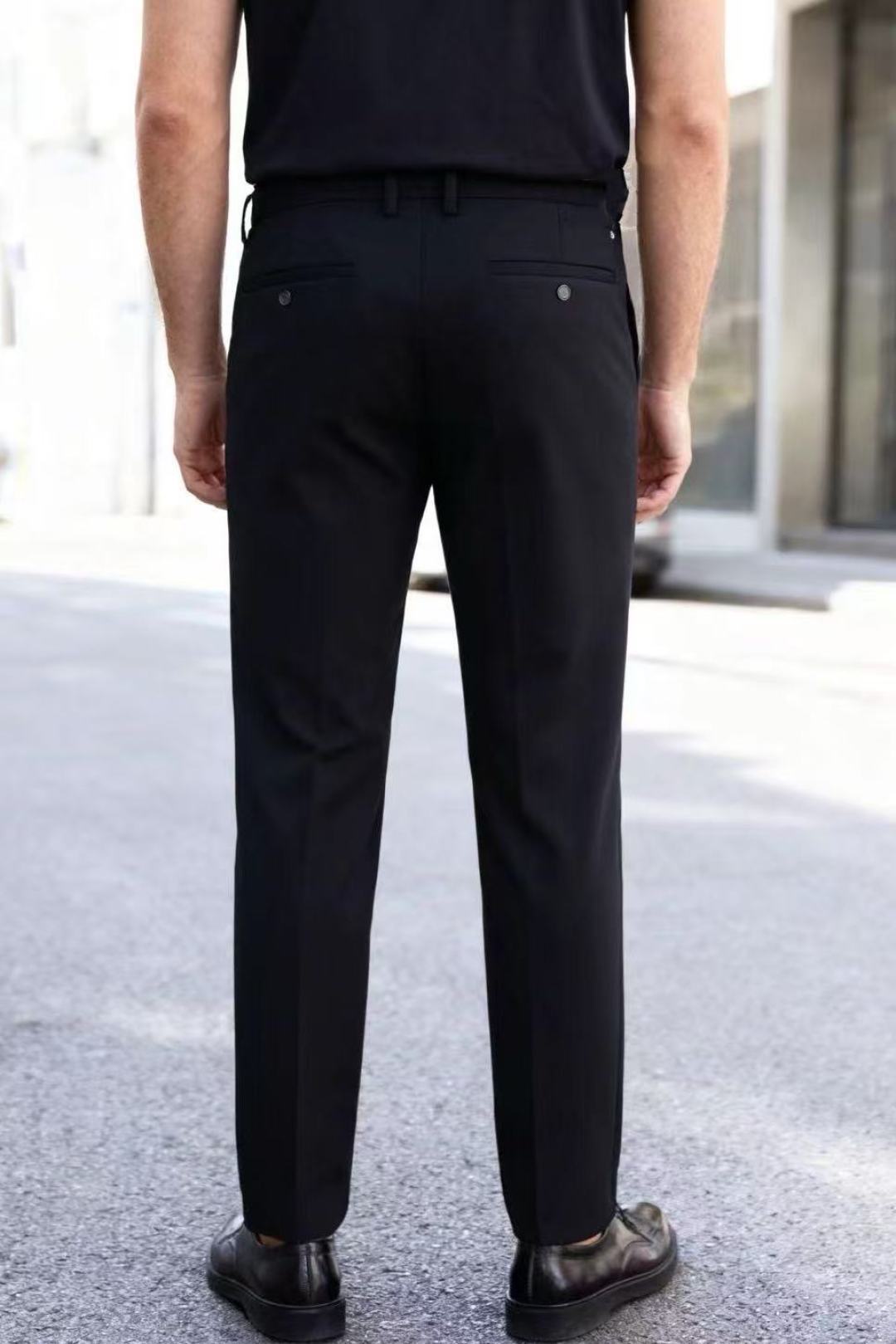 NO:530937,MIUMIU. 25 new autumn products for men's fashionable casual trousers!  Use comfortable custom cotton fabric, luxury classic brand custom letter LOGO design!  It’s easy to feel comfortable on the upper body!  No sense of restraint!  The same product for overseas European counters, the upper body is fashionable and sporty, very low-key and luxurious!  The stitching of the turner is delicate and strong!  Perfect three-dimensional tailoring, highly recommend buying the product!  Counter size: 30-38, shipped the next day!  ,miumiu,alexander wang19860909MIUMIU. 25秋季新品男士时尚休闲西裤！采用舒适定制棉面料,奢华经典品牌定制字母LOGO设计！上身随意舒服！无束缚感！海外欧洲专柜同品,上身时尚运动显时尚,很低调且不失奢华品味！车工缝线细致而强悍！完美立体剪裁,强烈推荐购入货色！ 专柜尺码:30-38,隔天出货！,,miumiu,alexander wang,Men's clothing