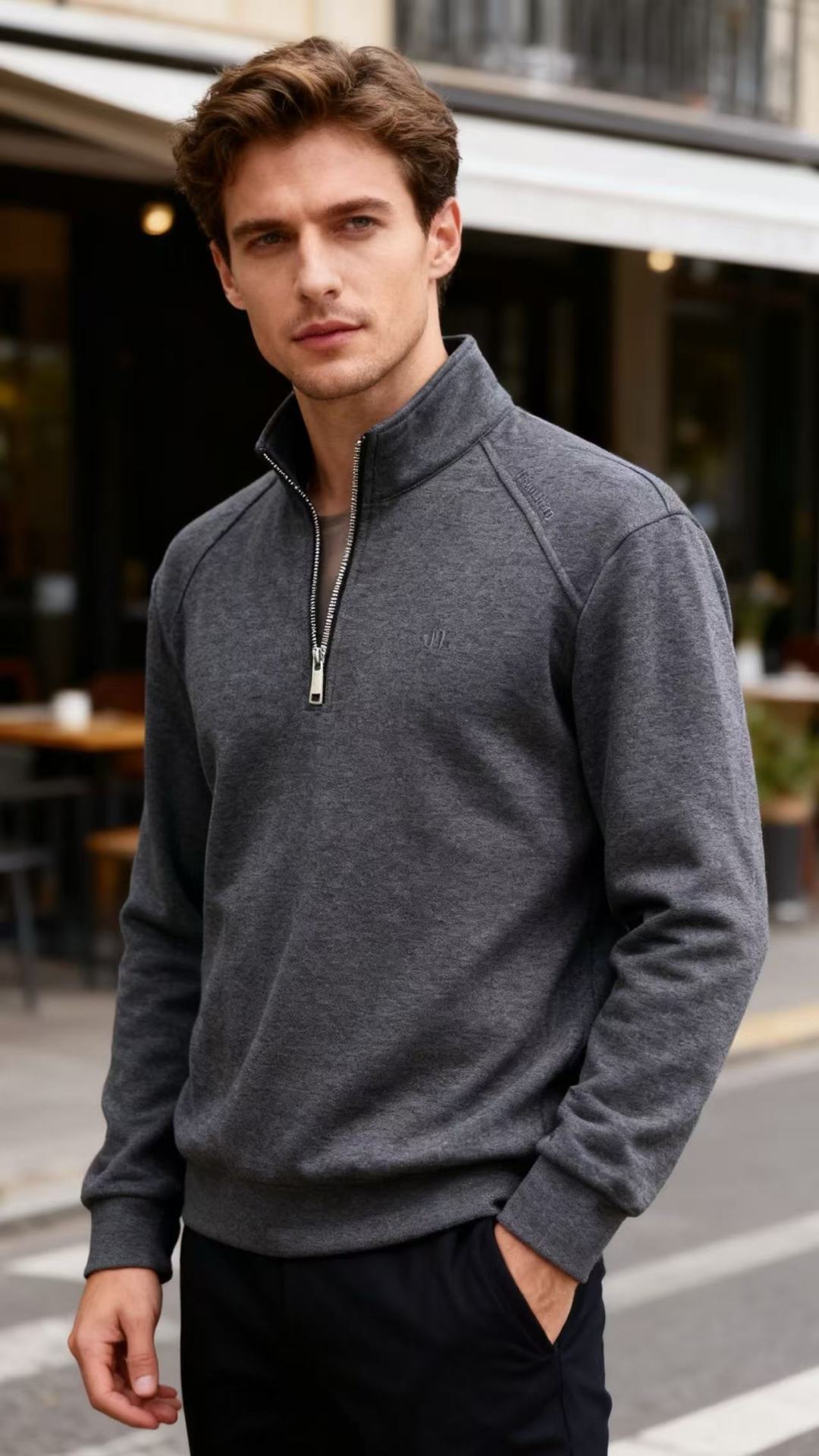🔥LULU.2025秋季新款男士半拉链立领卫衣！衣身带有lululemon的品牌标识，采用半拉链立领设计