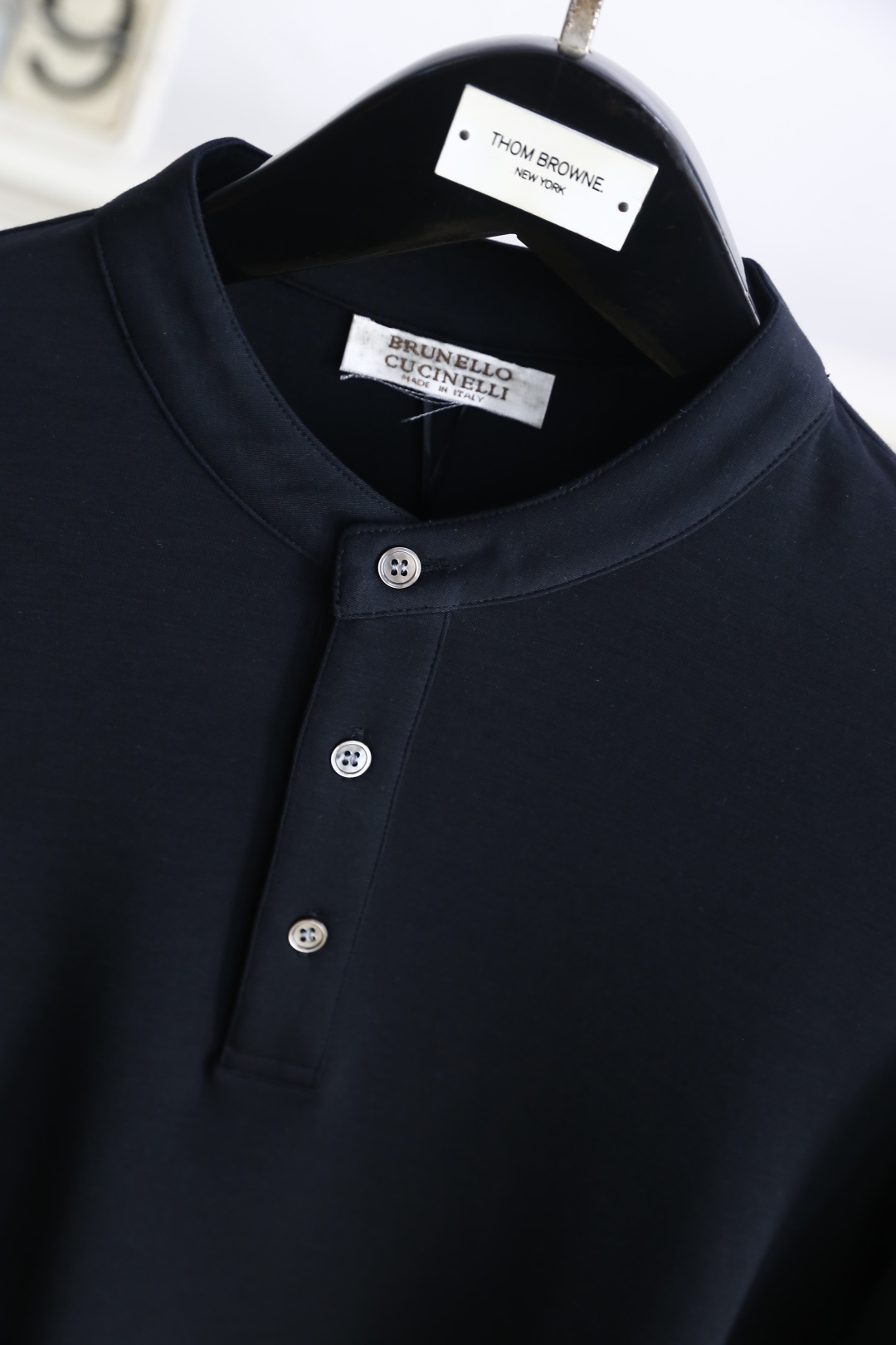 🔥Brunello Cucinelli.2025秋季新款！时尚男士立领长袖！前襟有三颗纽扣，经典品牌元素