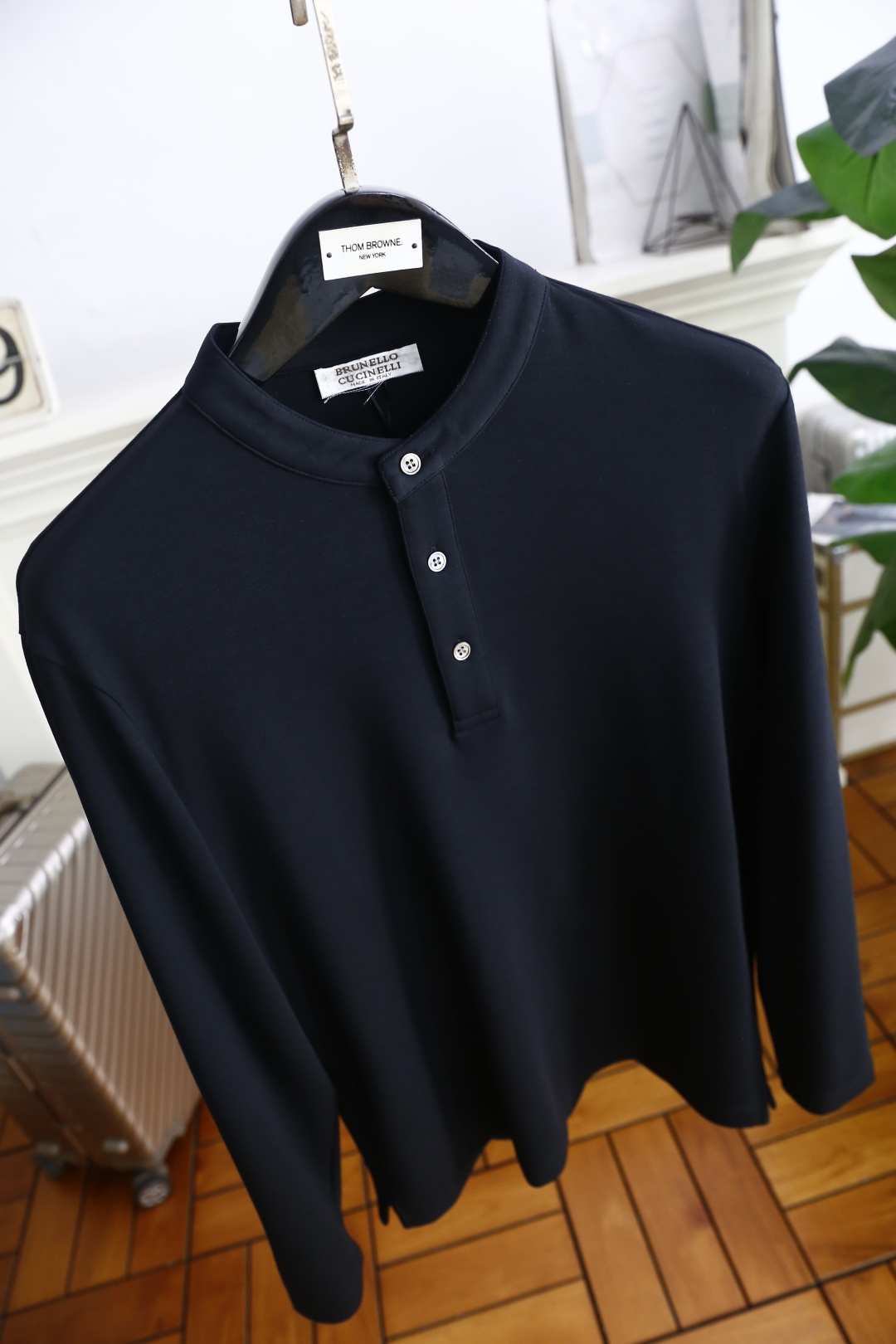 🔥Brunello Cucinelli.2025秋季新款！时尚男士立领长袖！前襟有三颗纽扣，经典品牌元素