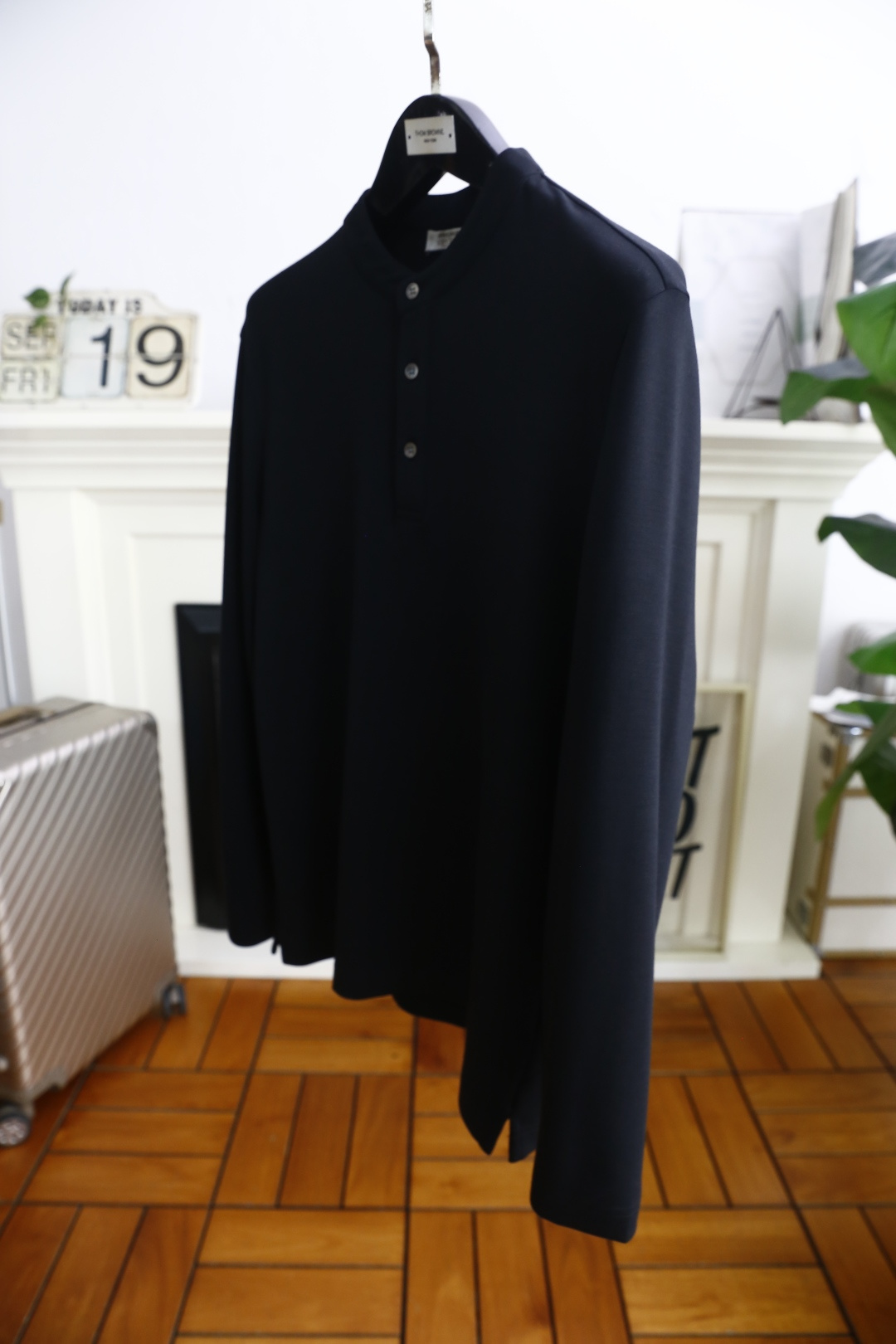 🔥Brunello Cucinelli.2025秋季新款！时尚男士立领长袖！前襟有三颗纽扣，经典品牌元素
