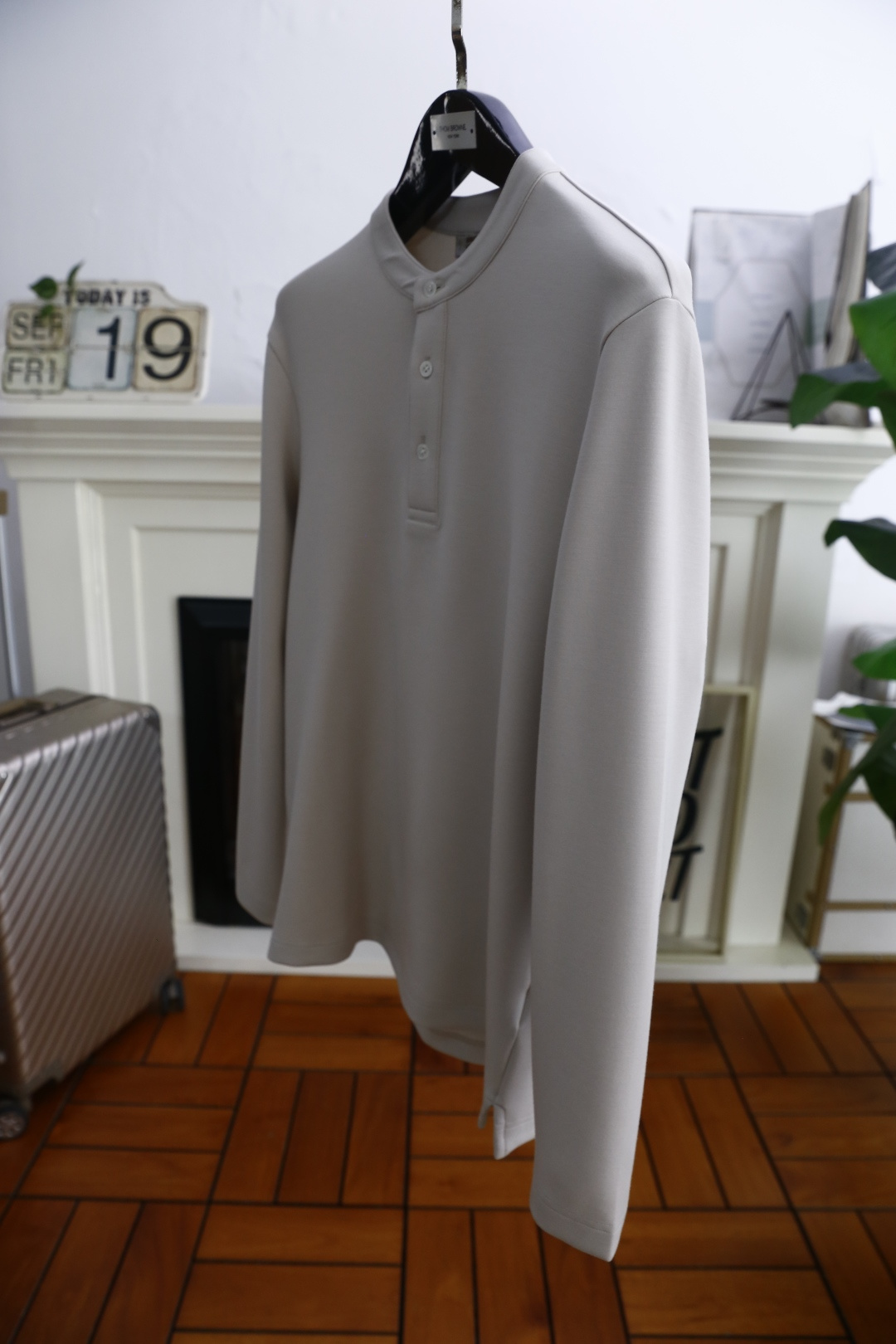 🔥Brunello Cucinelli.2025秋季新款！时尚男士立领长袖！前襟有三颗纽扣，经典品牌元素