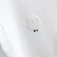 🔥蒙口/Mo*cler.2025秋季新品男士长袖翻领Polo衫!搭配三颗纽扣,胸前有品牌标志性刺绣图案; 🔥蒙口/Mo*cler.2025秋季新品男士长袖翻领Polo衫!搭配三颗纽扣,胸前有品牌标志性刺绣图案;