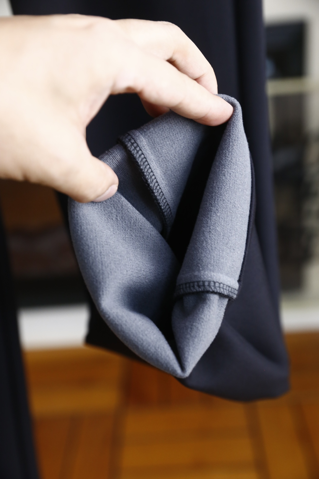 🔥MIUMIU.25秋季新品男士时尚休闲西裤！采用舒适定制棉面料，奢华经典品牌定制字母LOGO设计！上身