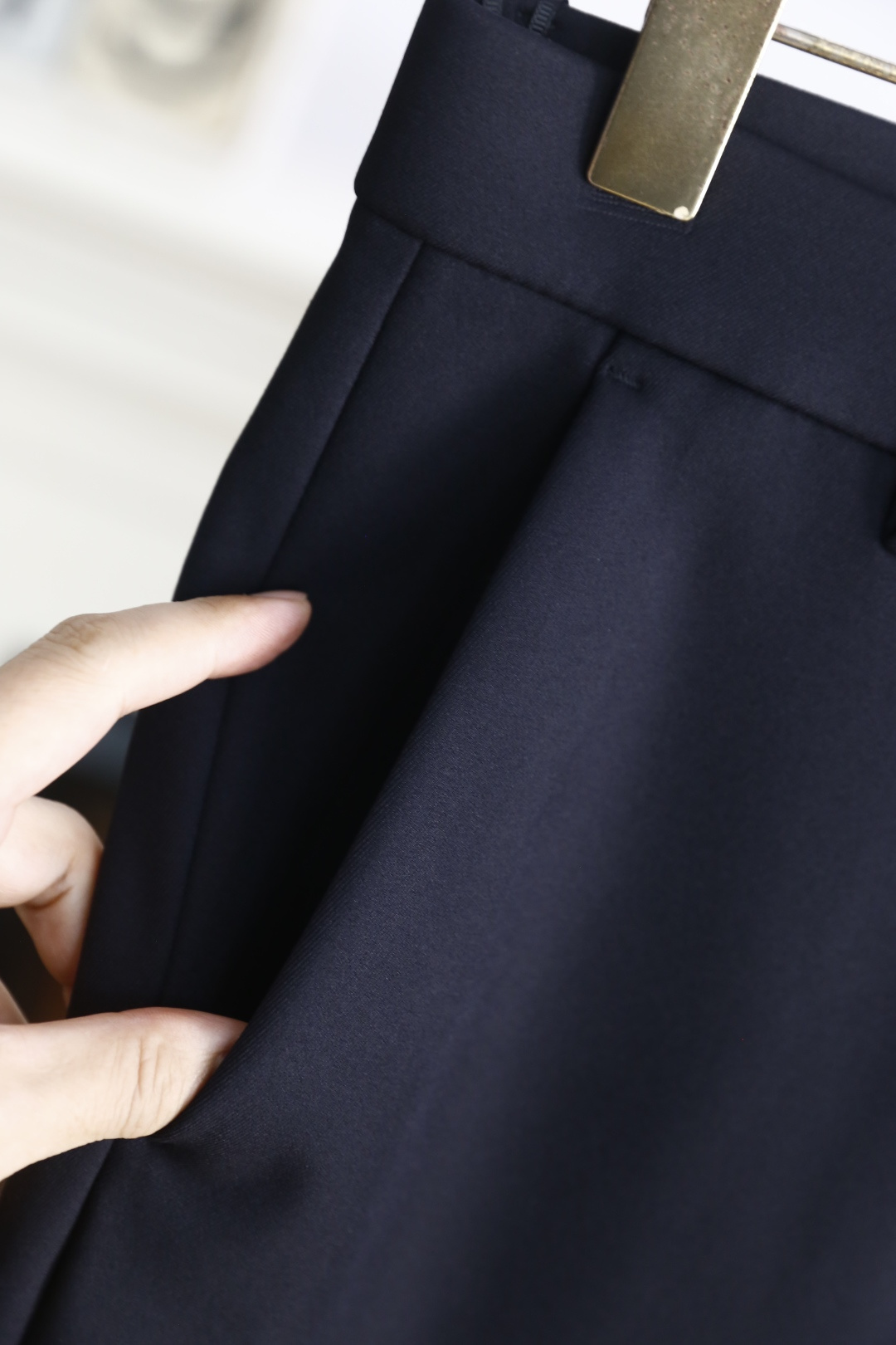 🔥MIUMIU.25秋季新品男士时尚休闲西裤！采用舒适定制棉面料，奢华经典品牌定制字母LOGO设计！上身