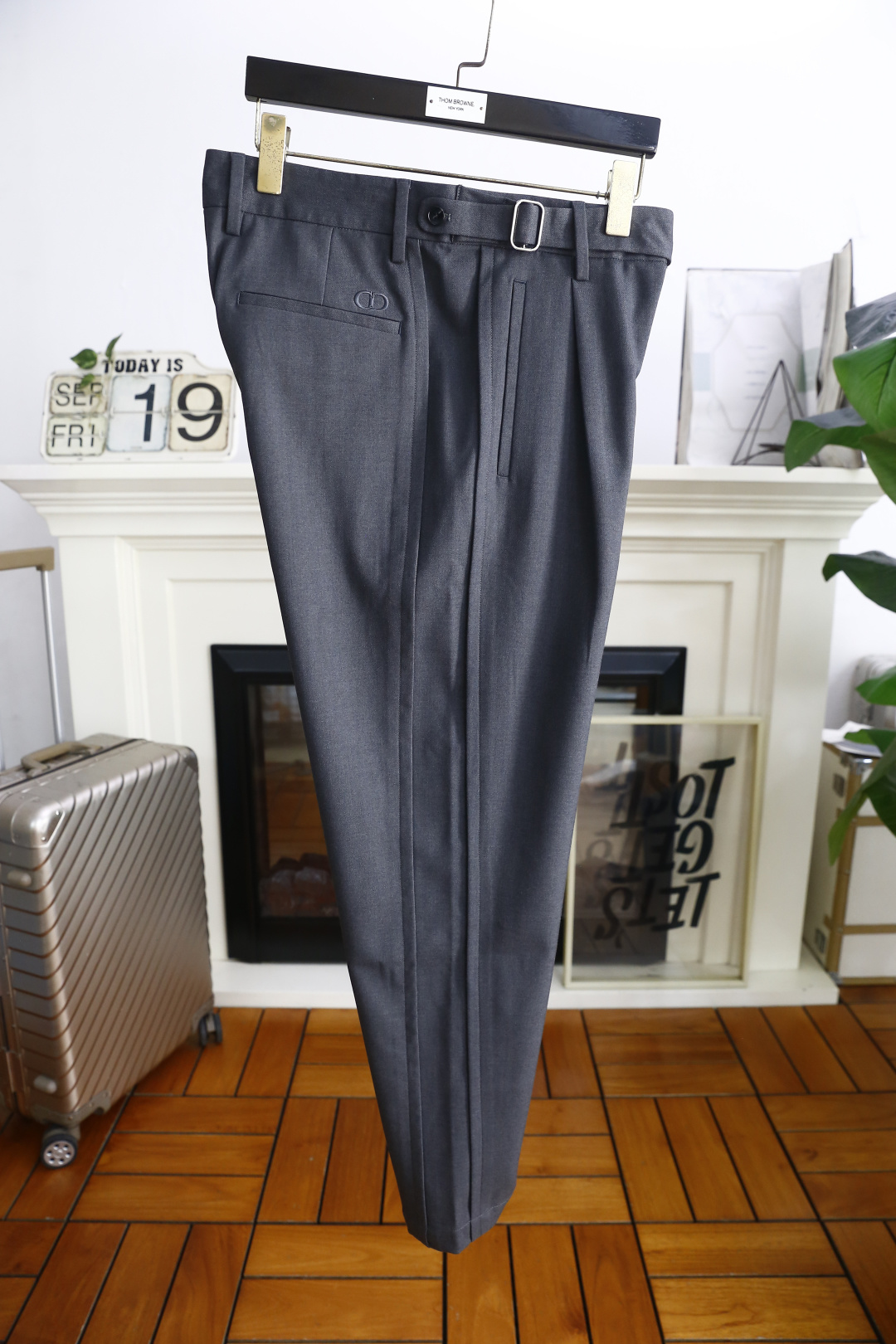 🔥迪奥/Christian Dior.25秋季新款！时尚男士深灰色阔腿休闲西裤！采用阔腿剪裁，后幅品牌L