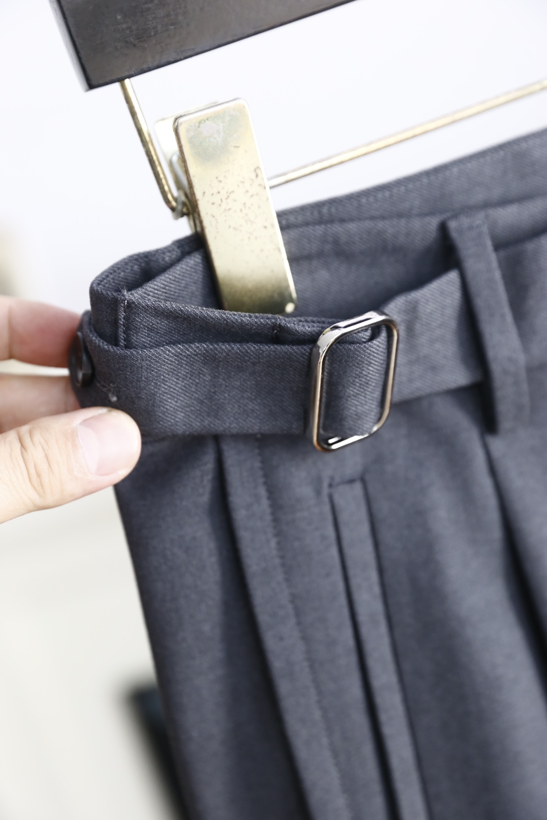 🔥迪奥/Christian Dior.25秋季新款！时尚男士深灰色阔腿休闲西裤！采用阔腿剪裁，后幅品牌L