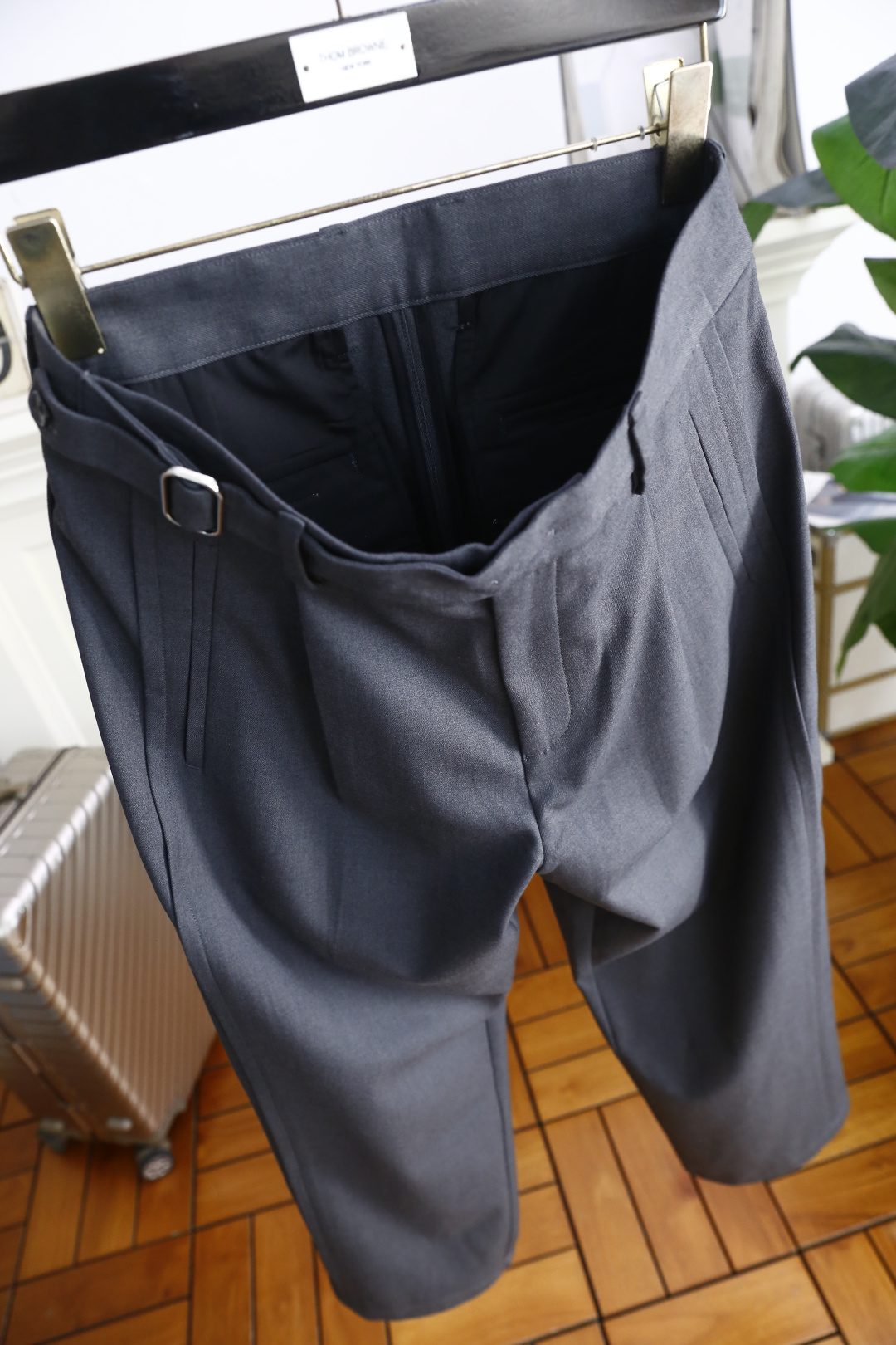 🔥迪奥/Christian Dior.25秋季新款！时尚男士深灰色阔腿休闲西裤！采用阔腿剪裁，后幅品牌L